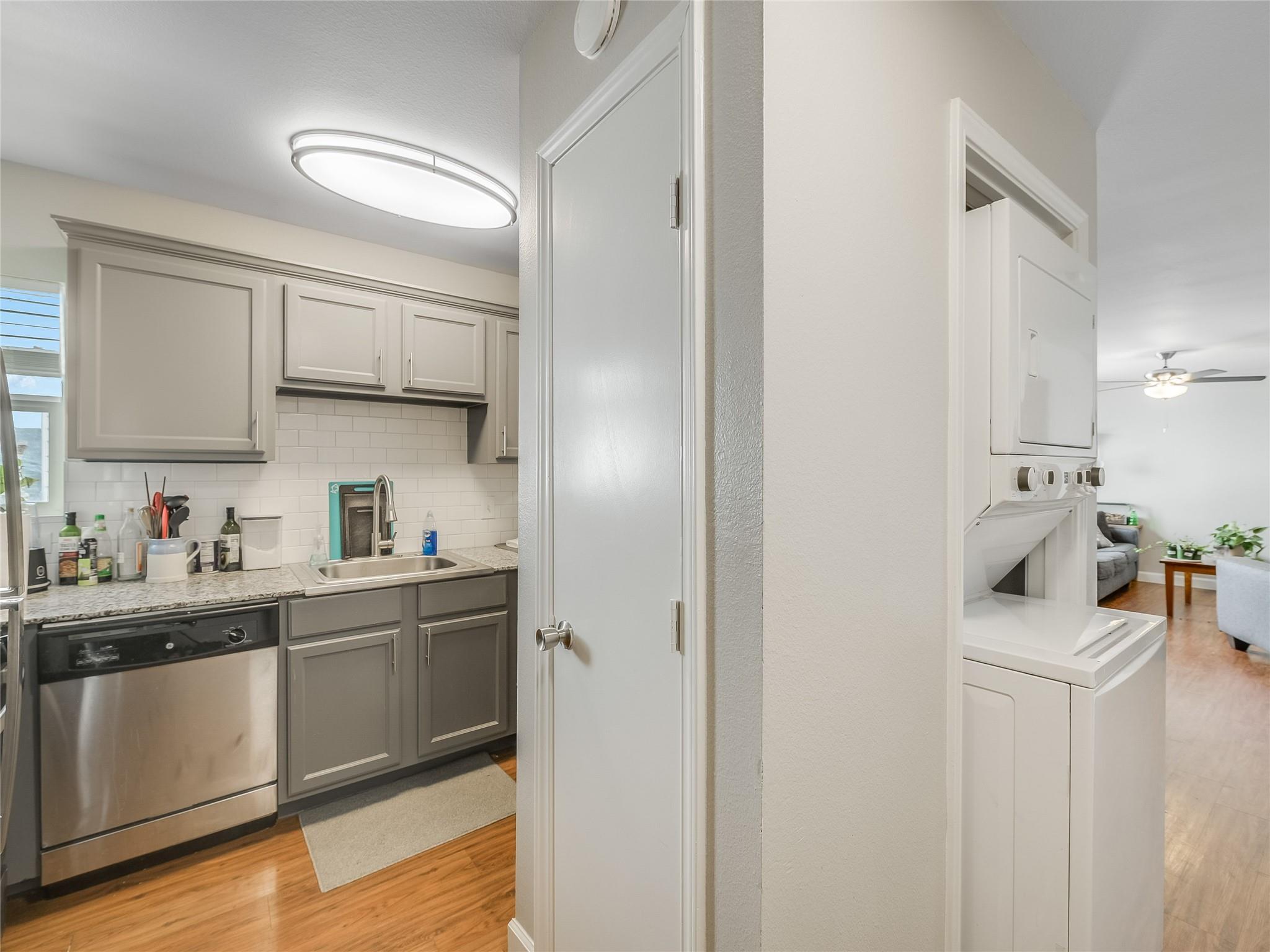 1008 25 1/2 St 104 Property Photo 3