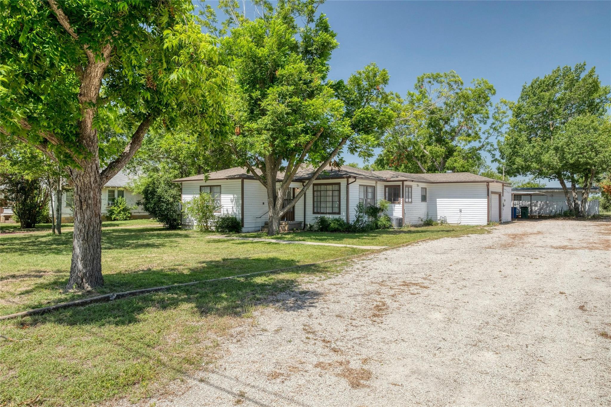 511 Sloan St Property Photo 3