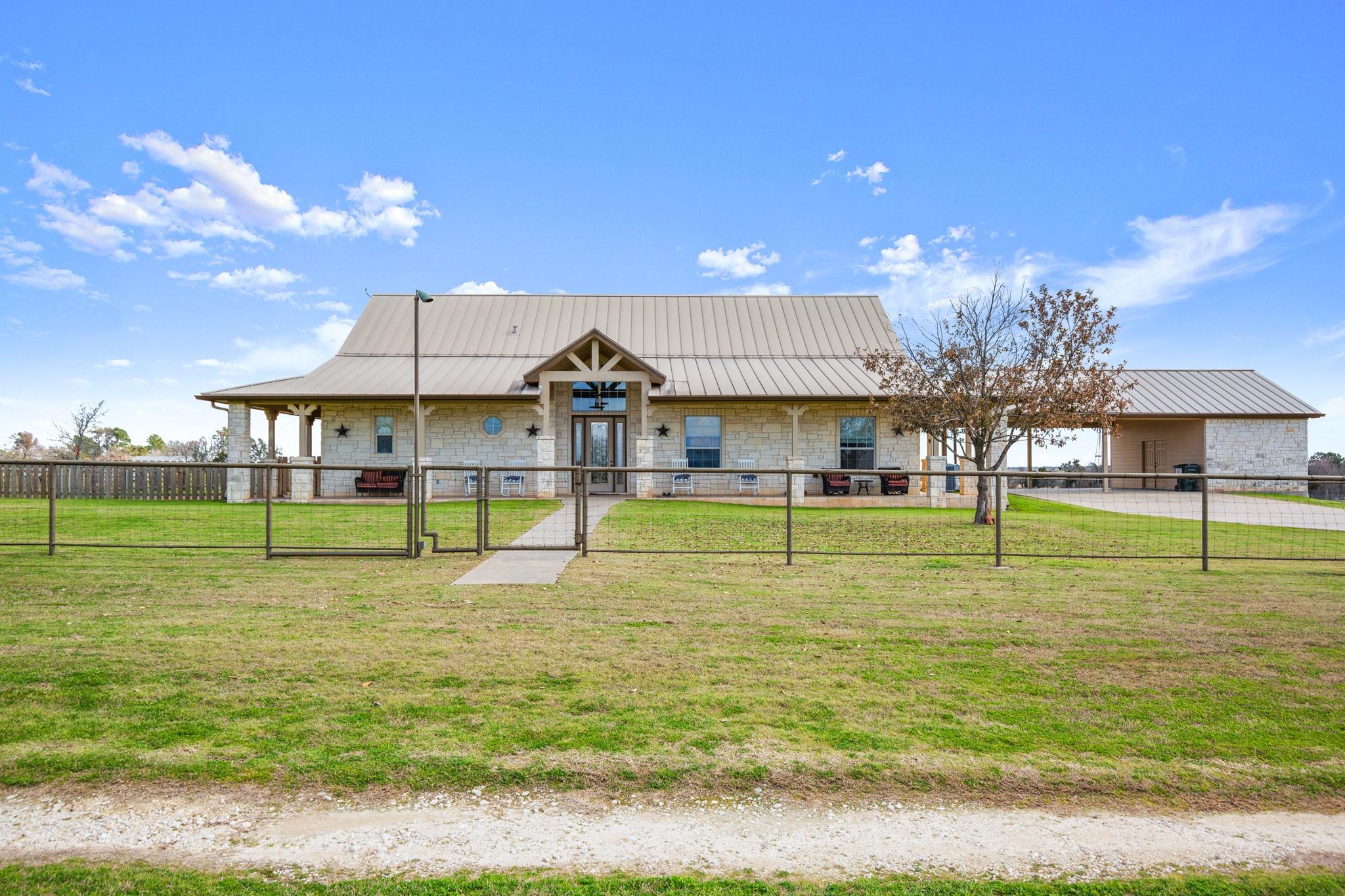 140 Youngs Prairie Rd Property Photo