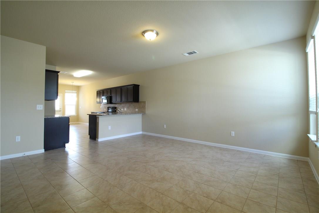 405 Crater Lake Dr Property Photo 3