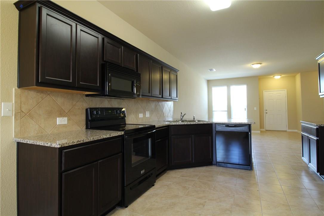 405 Crater Lake Dr Property Photo 4