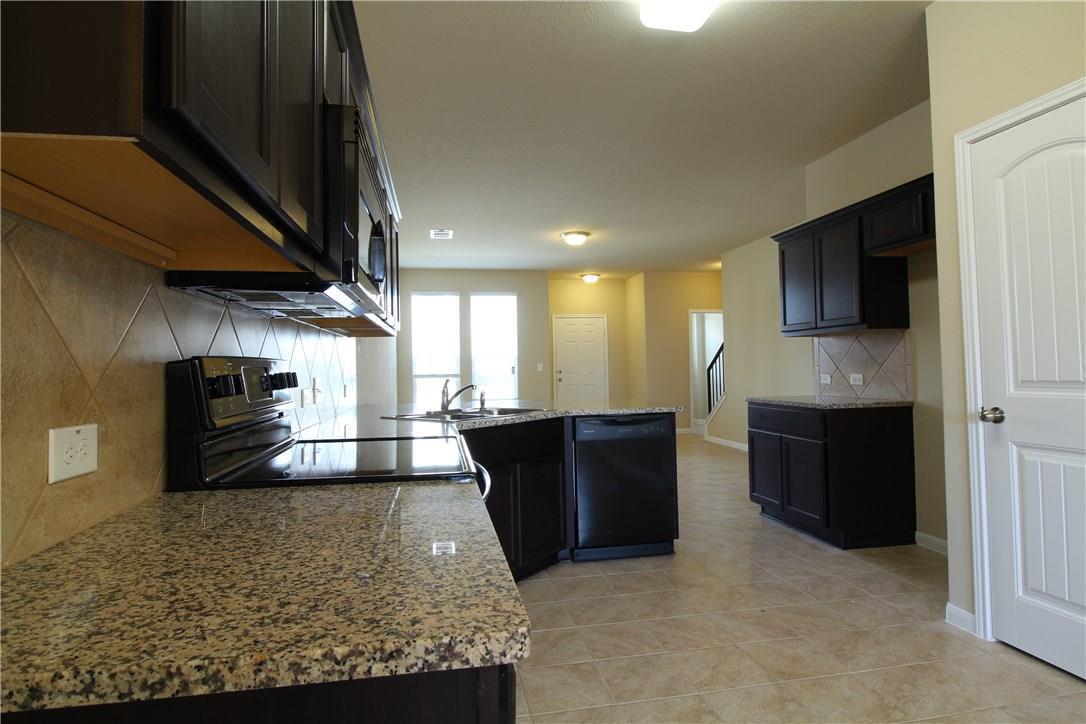 405 Crater Lake Dr Property Photo 5