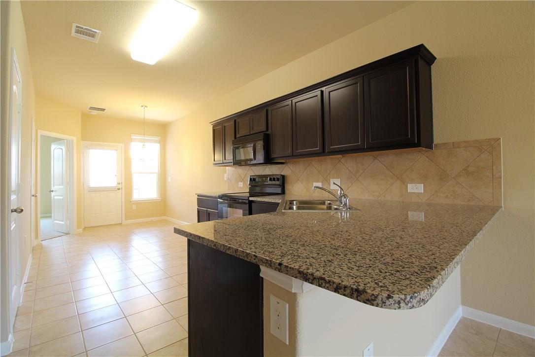 405 Crater Lake Dr Property Photo 6