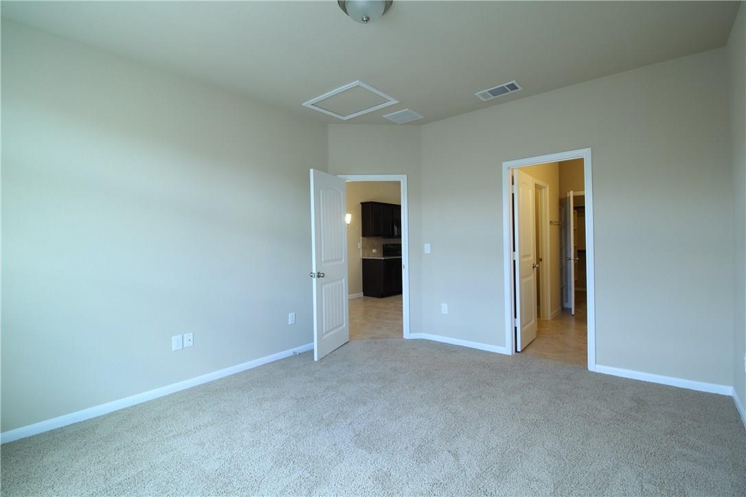 405 Crater Lake Dr Property Photo 8