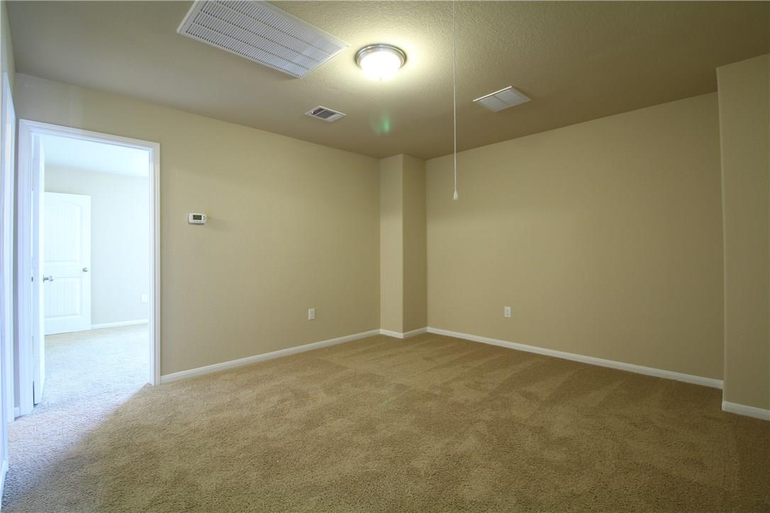 405 Crater Lake Dr Property Photo 12