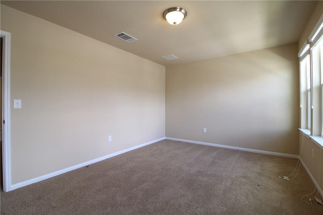 405 Crater Lake Dr Property Photo 14