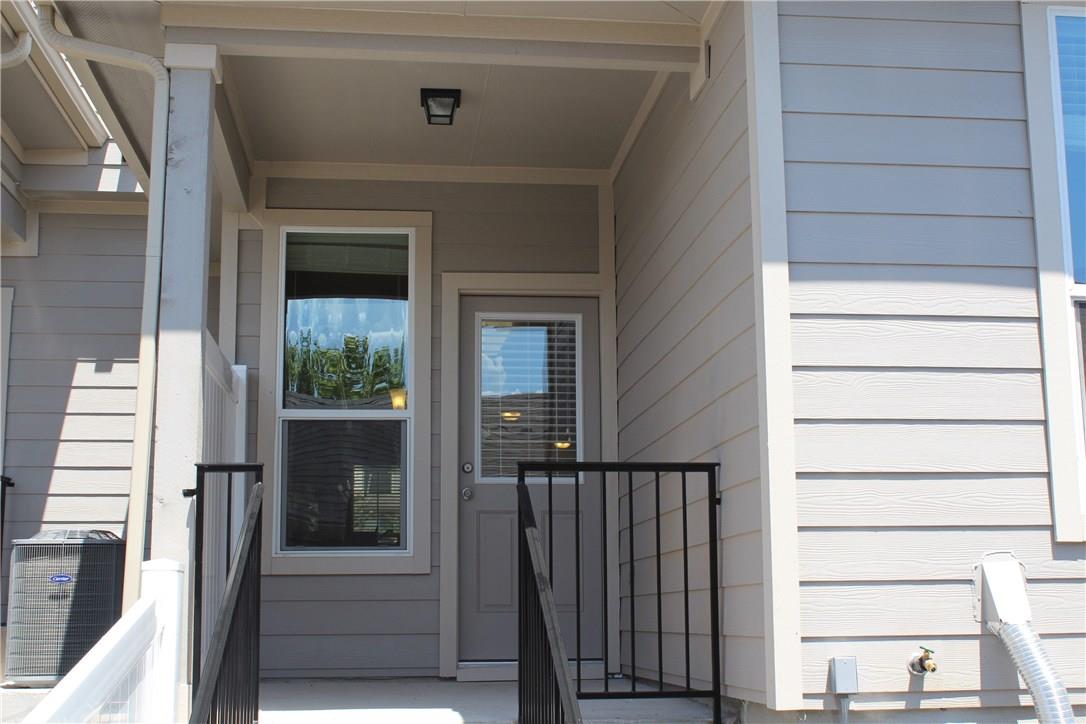 405 Crater Lake Dr Property Photo 16