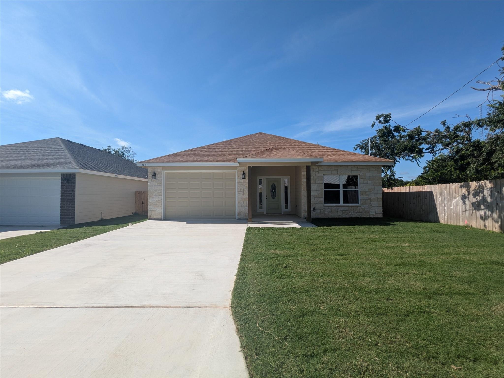 1704 E Avenue G Property Photo 1