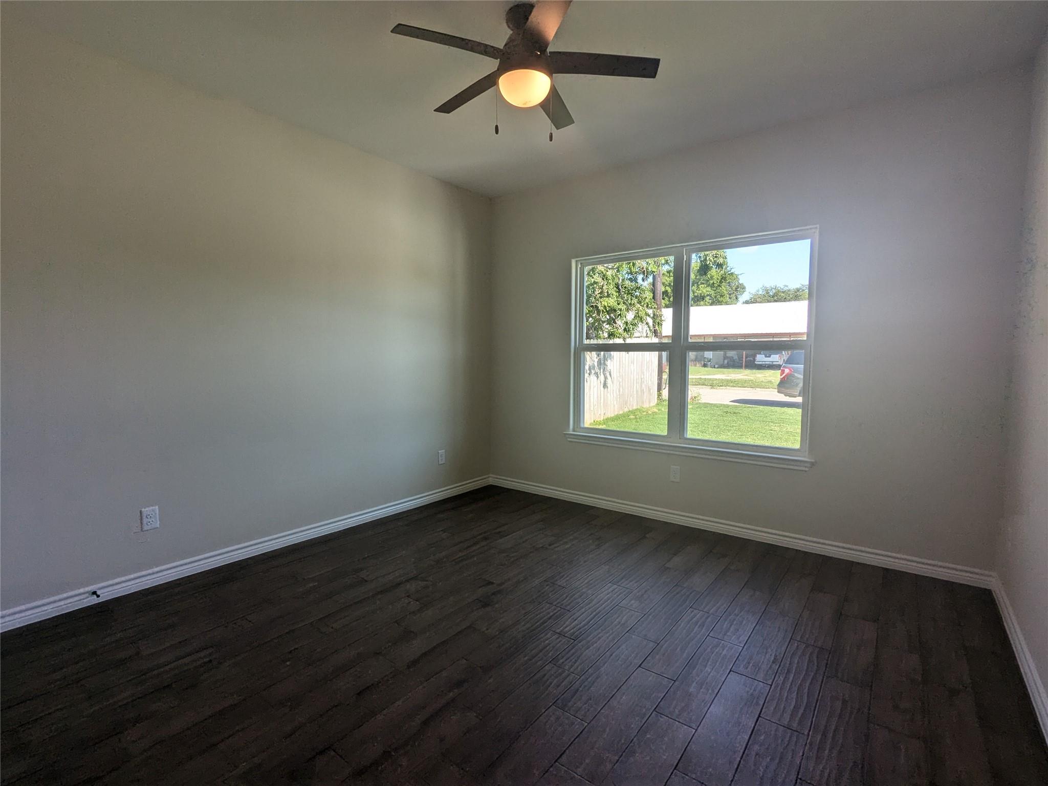 1704 E Avenue G Property Photo 4