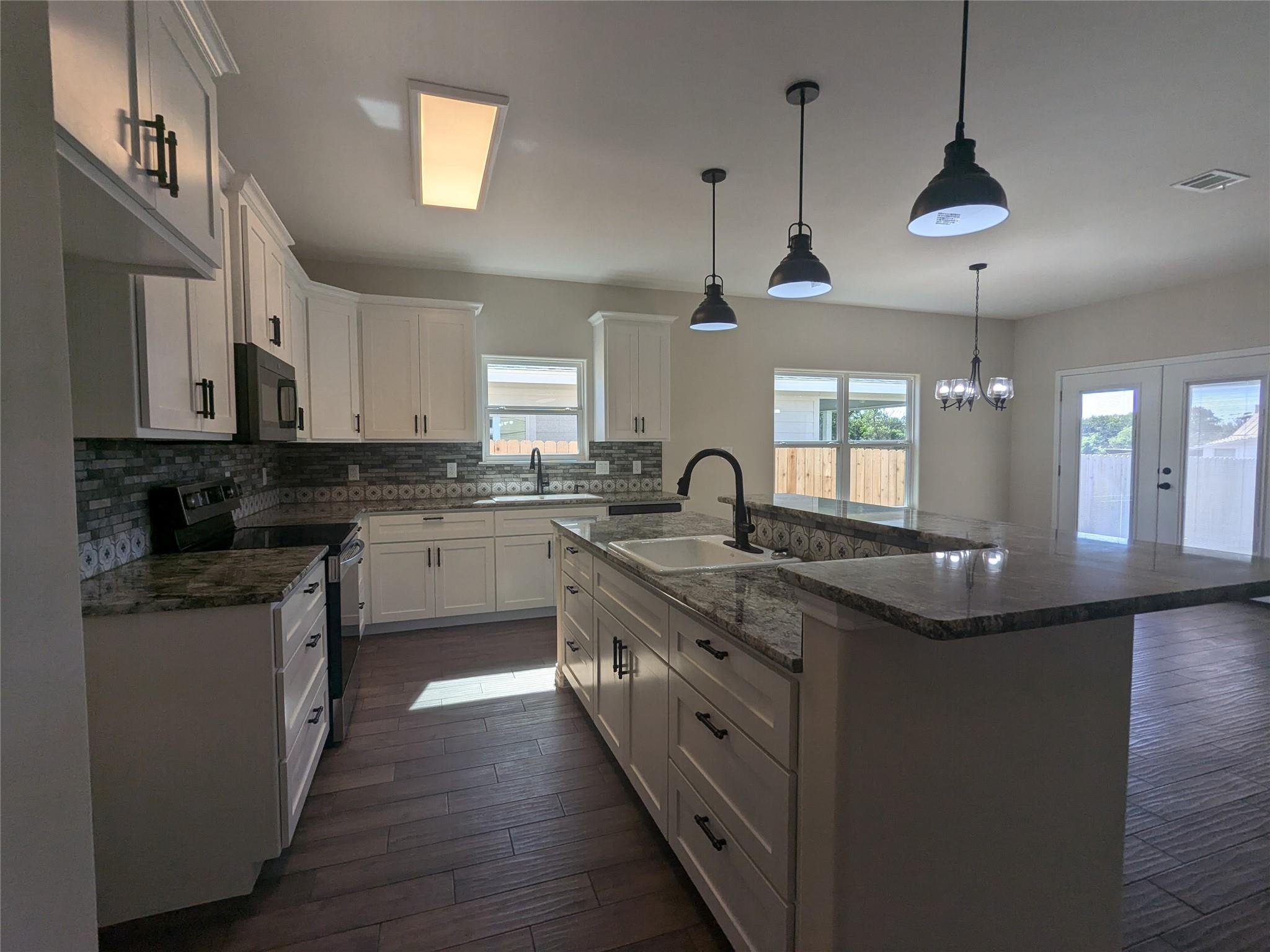1704 E Avenue G Property Photo 10