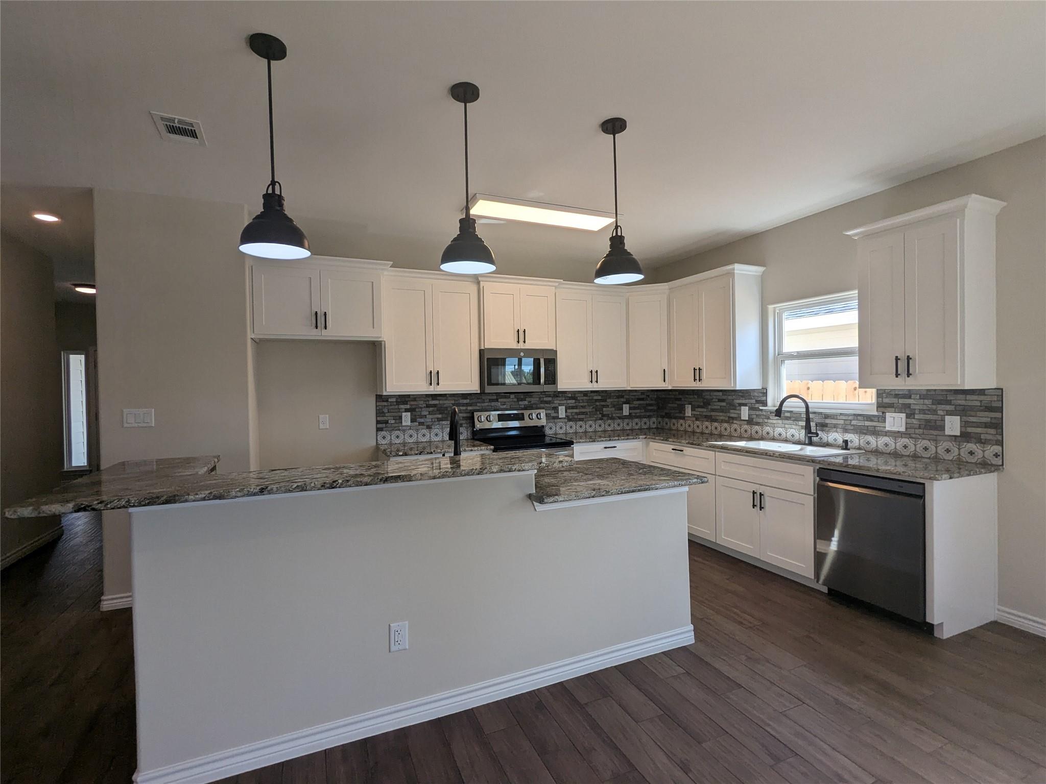 1704 E Avenue G Property Photo 11