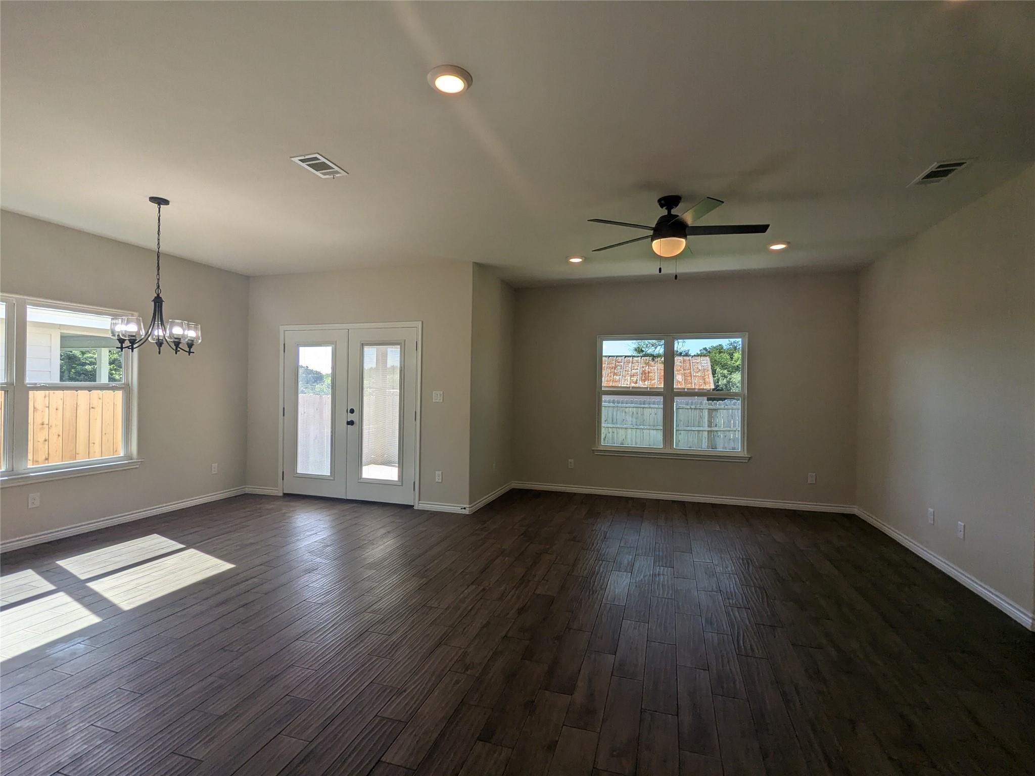 1704 E Avenue G Property Photo 12
