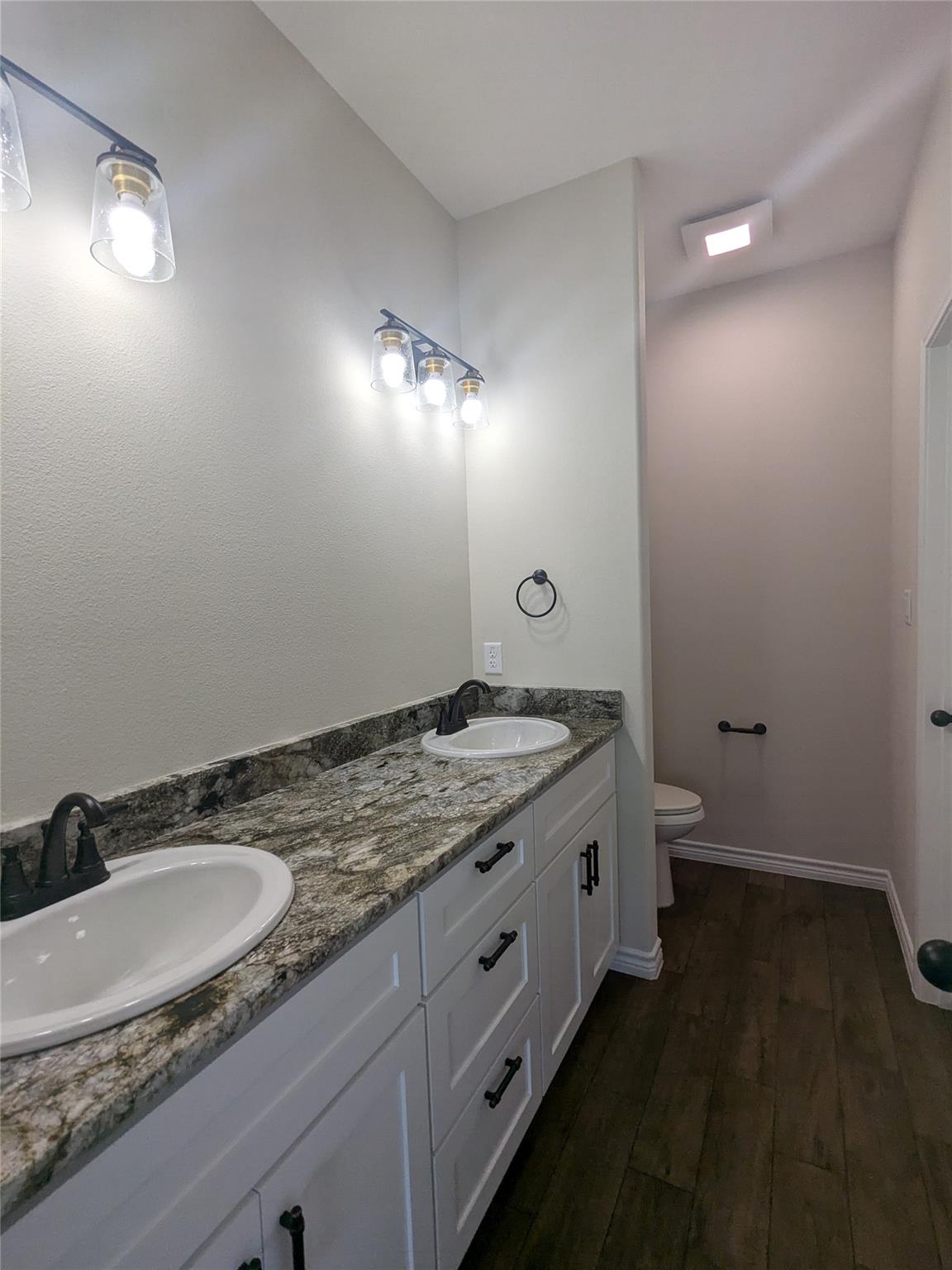 1704 E Avenue G Property Photo 16