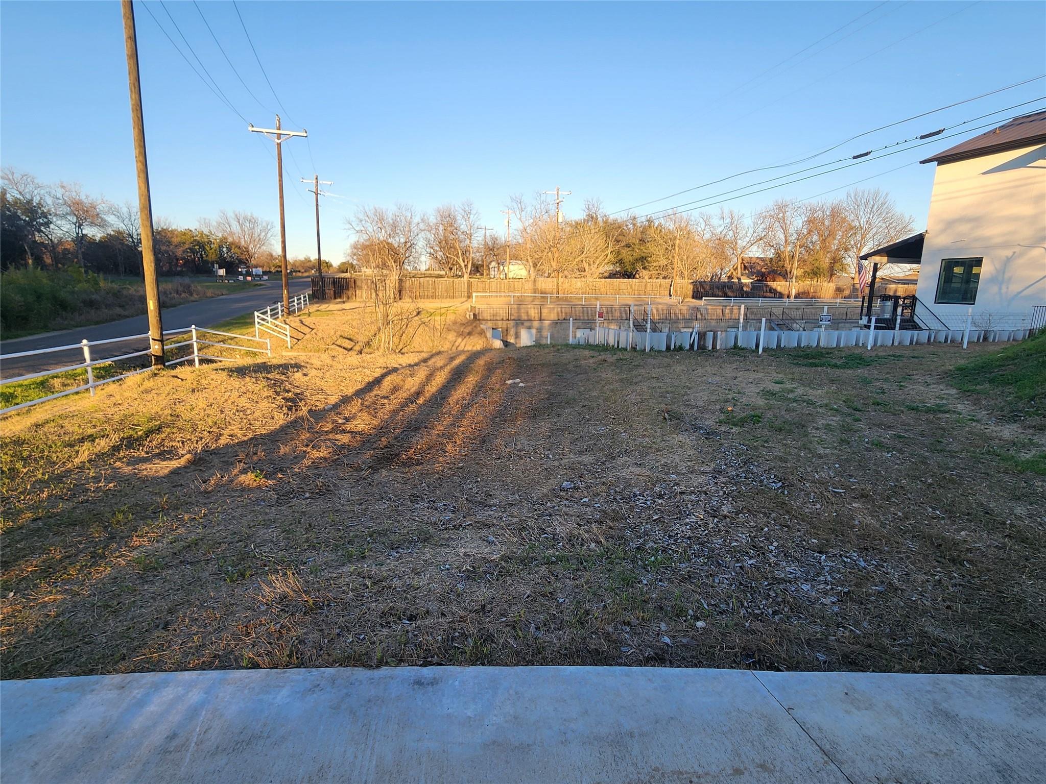 940 Euel Moore Dr 1 Property Photo 3