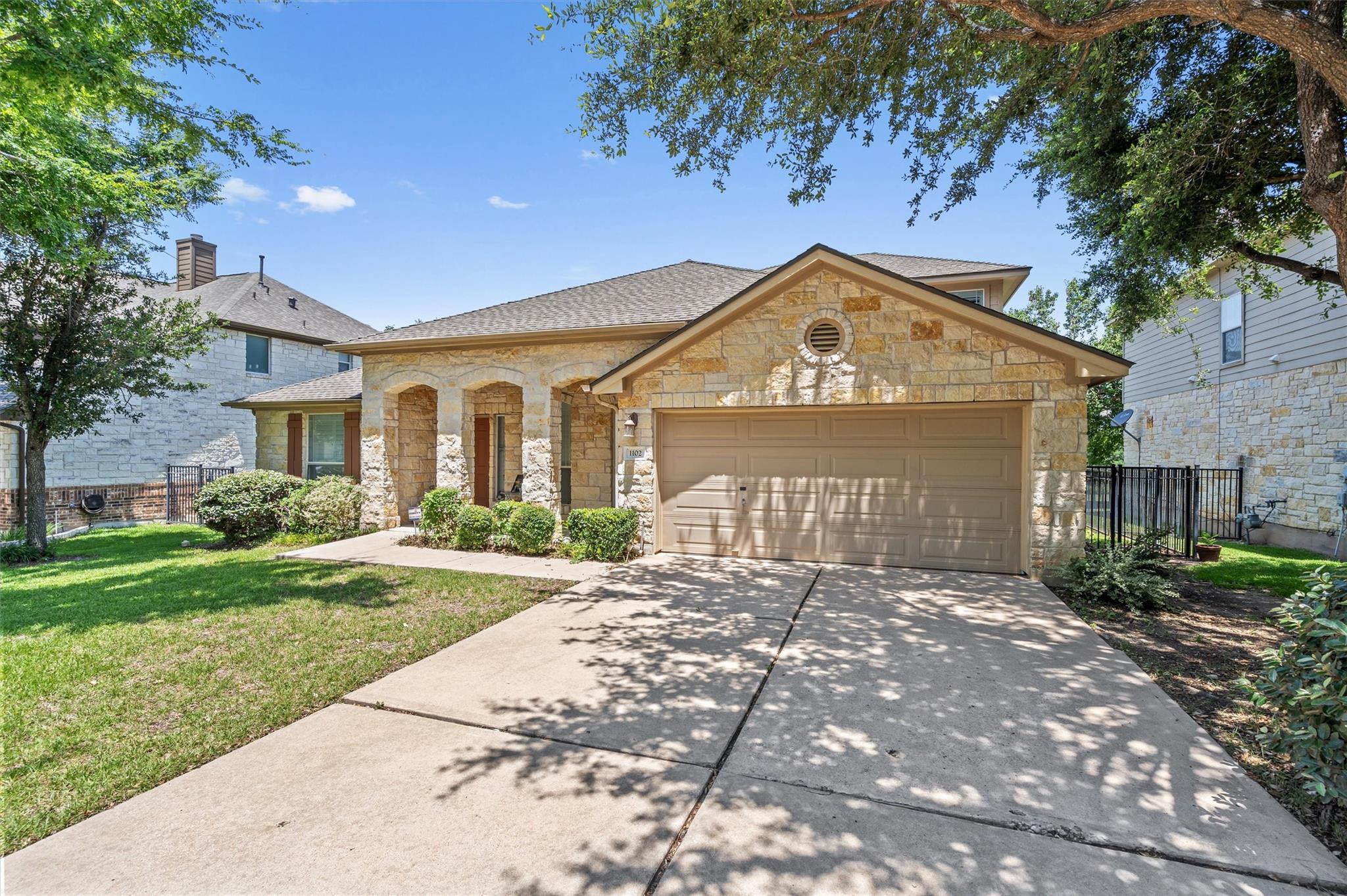 1102 Winding Creek Place Pl Property Photo 3