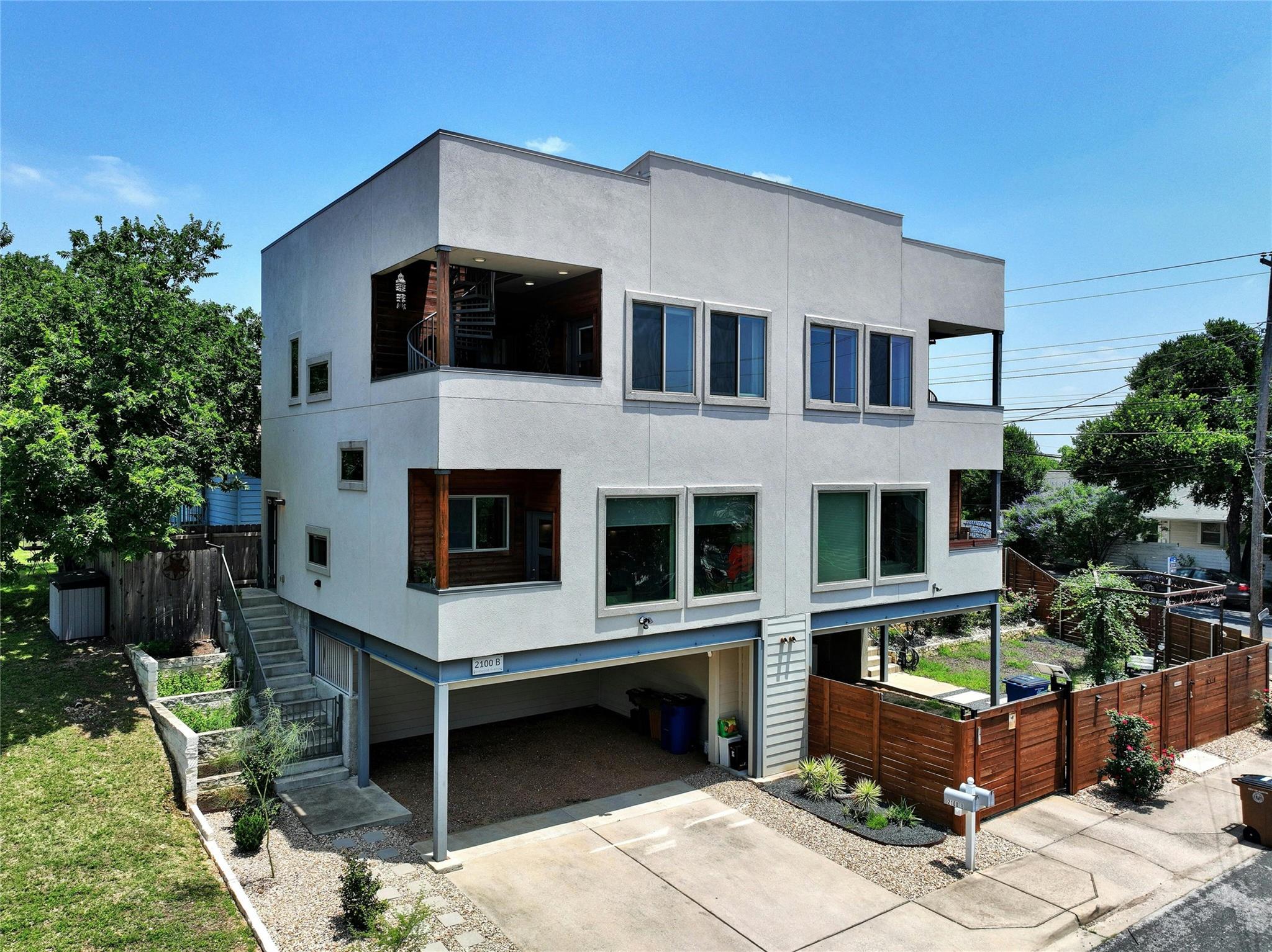 2100 Rosewood Ave B Property Photo 1