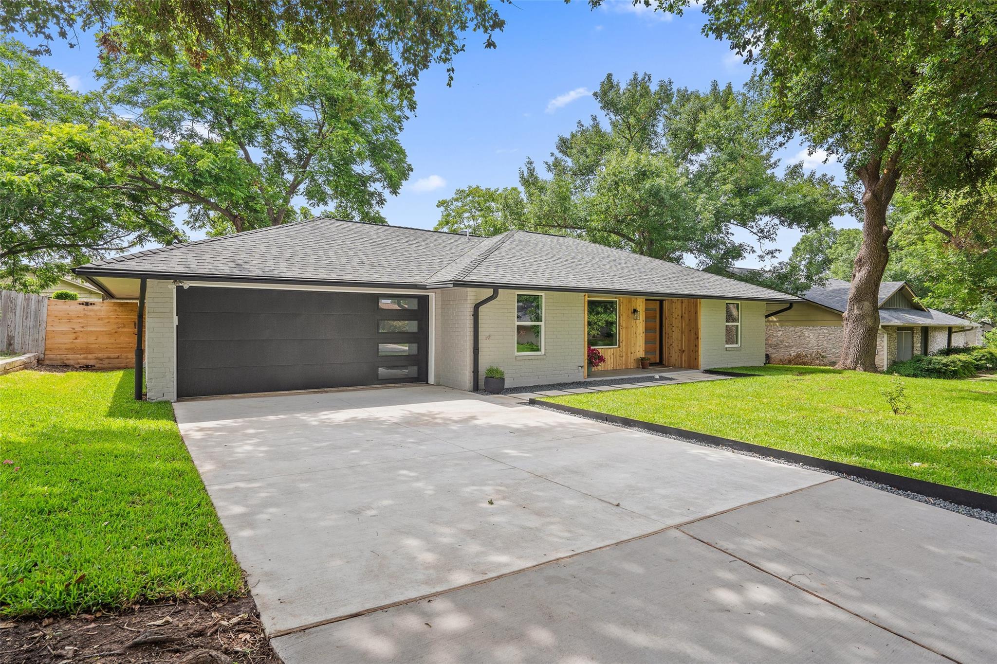 9203 Quail Wood Dr Property Photo 2