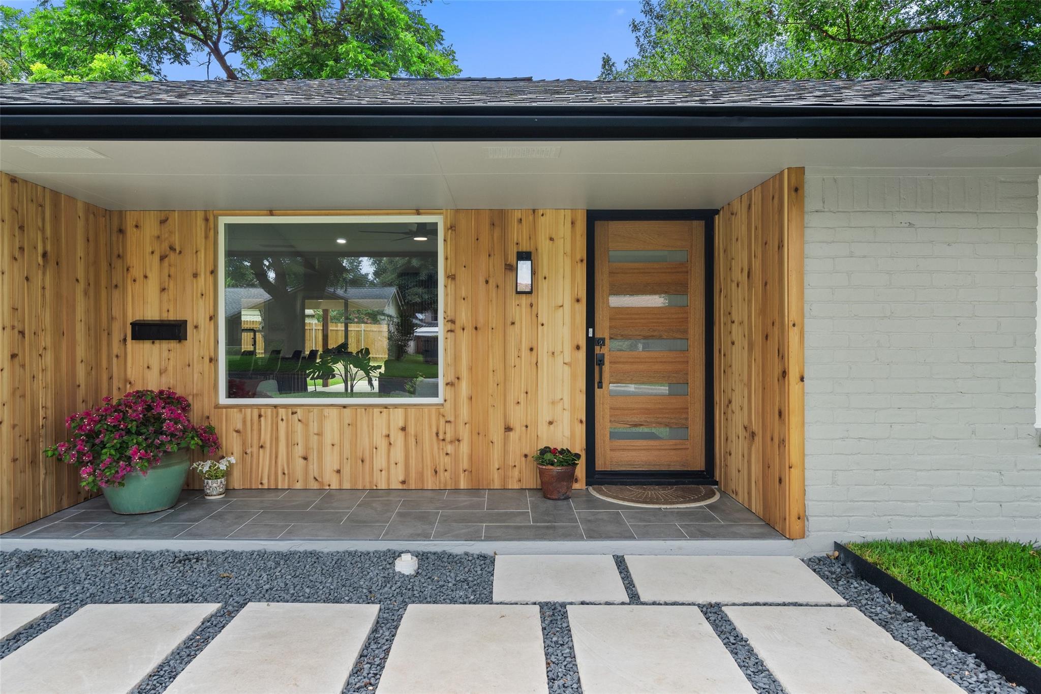 9203 Quail Wood Dr Property Photo 3