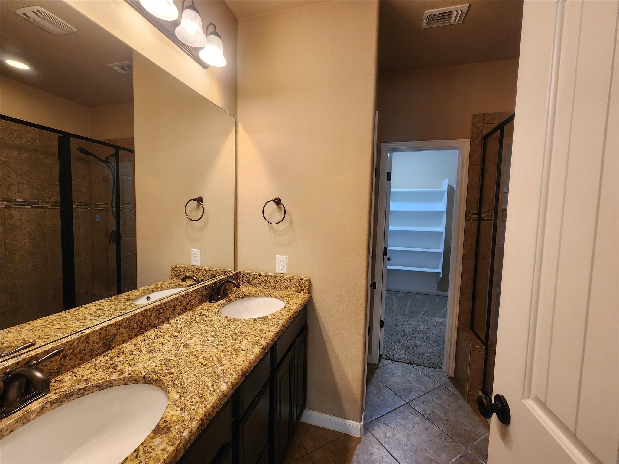 518 S Meadowlark St B Property Photo 9