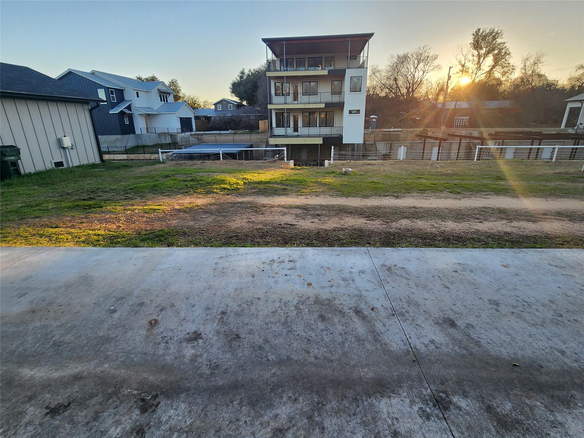 940 Euel Moore Dr 9 Property Photo 4