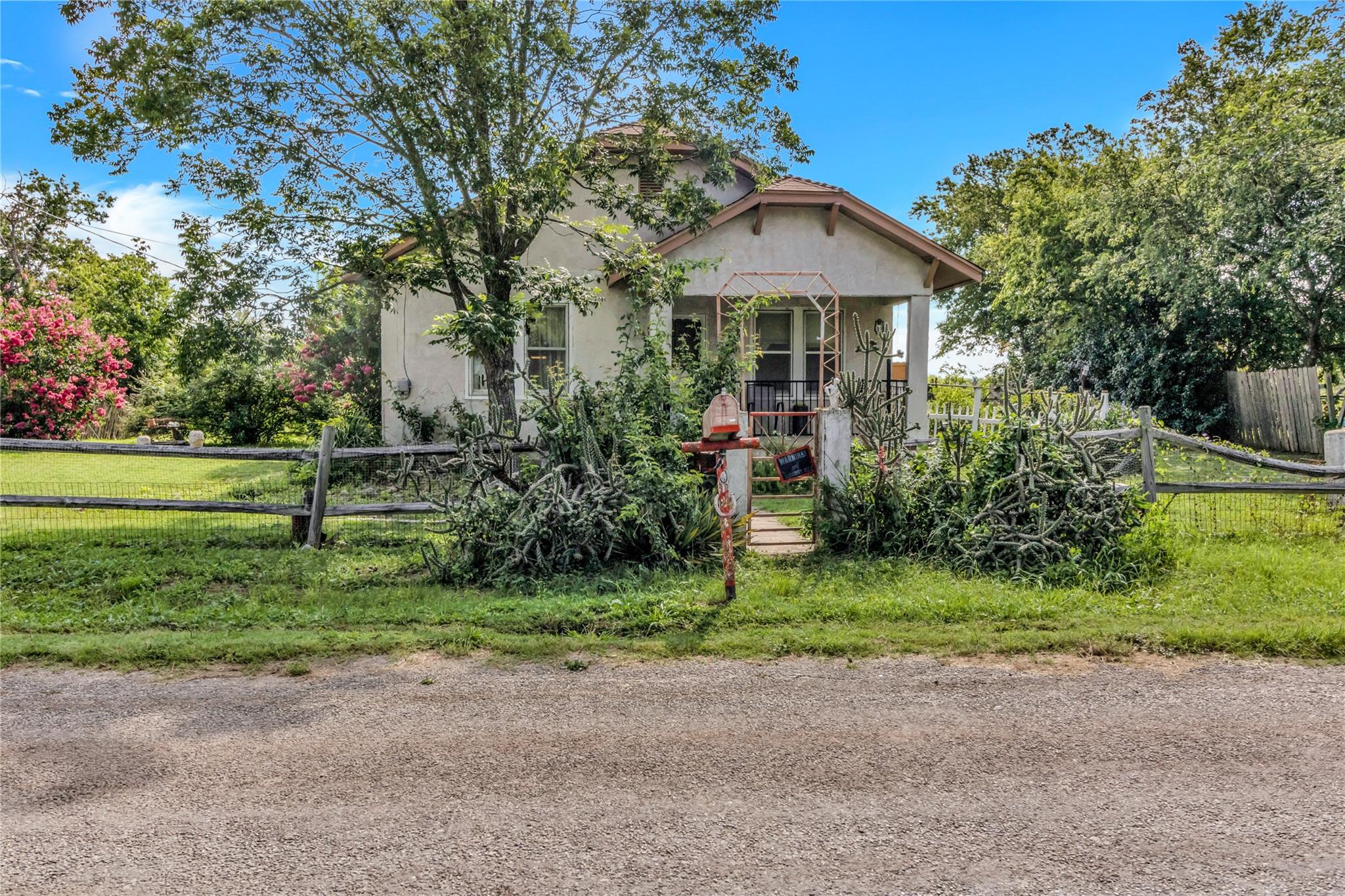 401 S Love Ave Property Photo 1