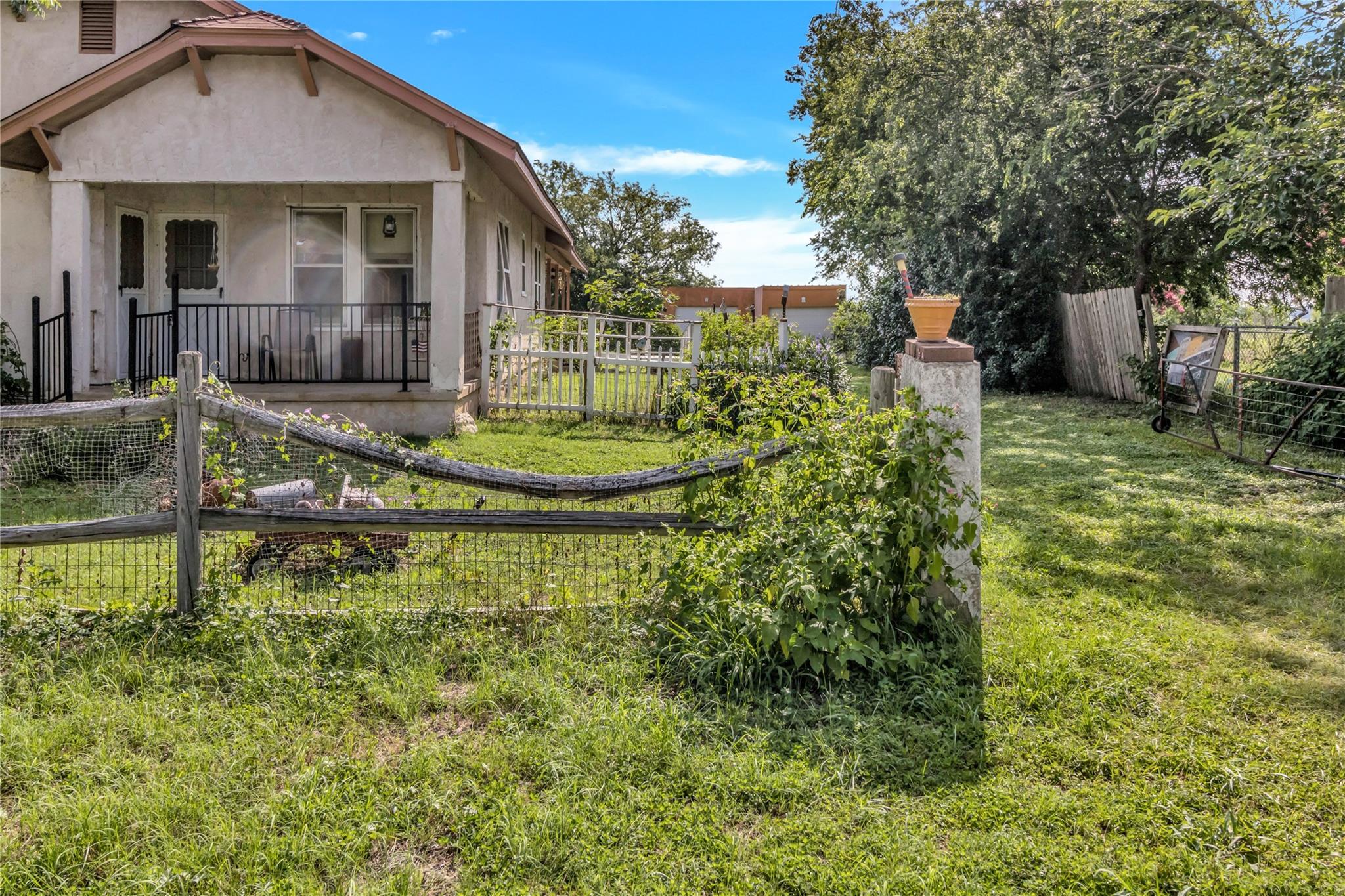 401 S Love Ave Property Photo 3