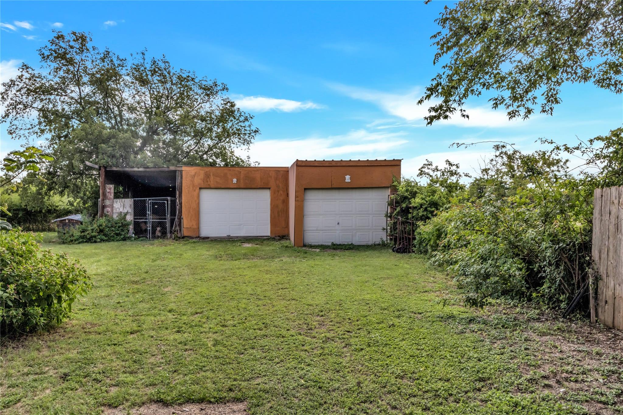 401 S Love Ave Property Photo 6