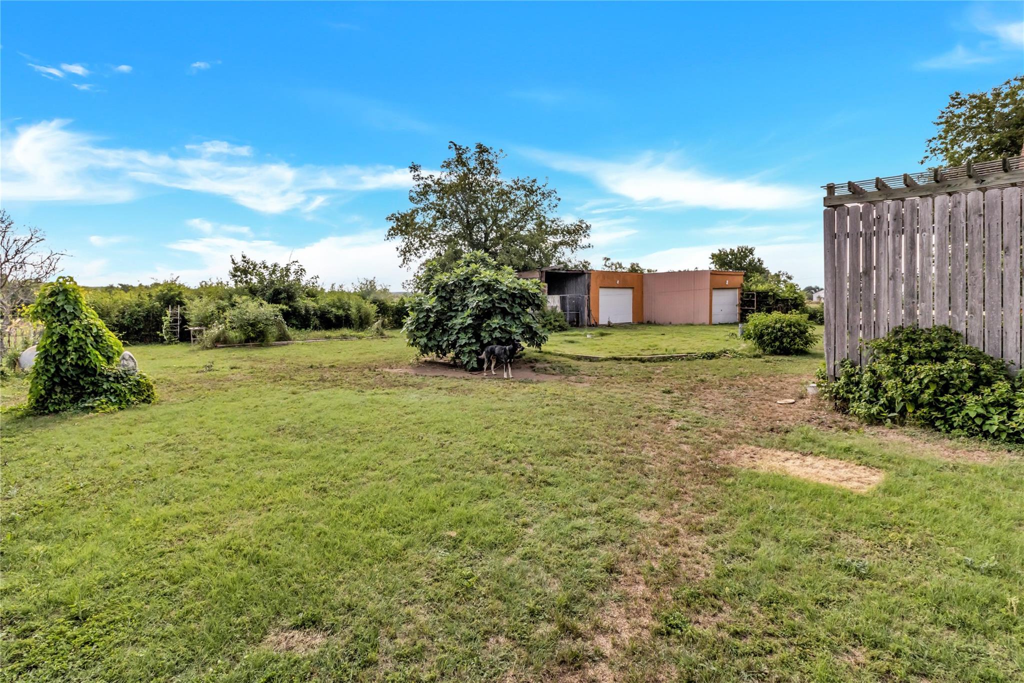 401 S Love Ave Property Photo 10
