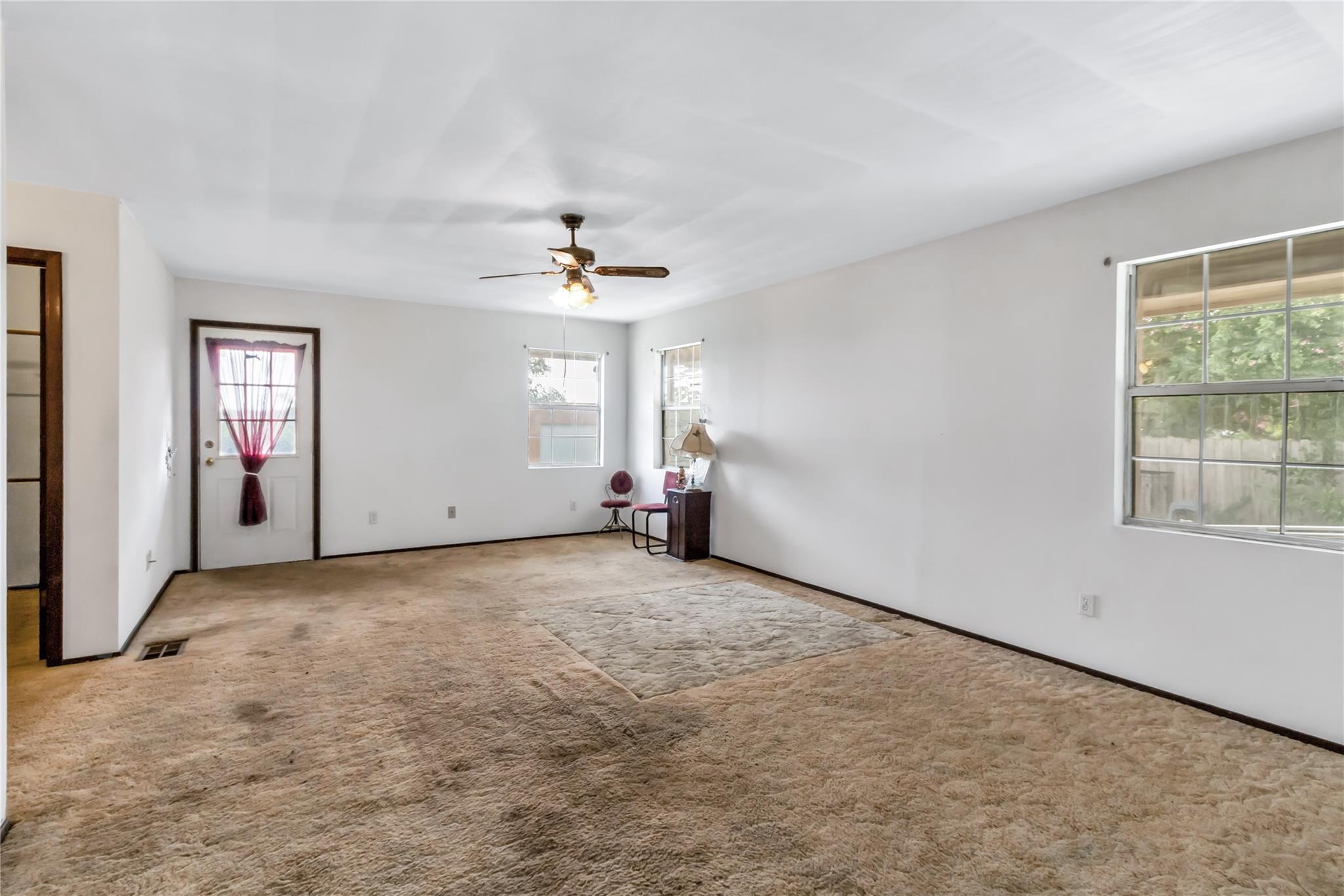 401 S Love Ave Property Photo 24