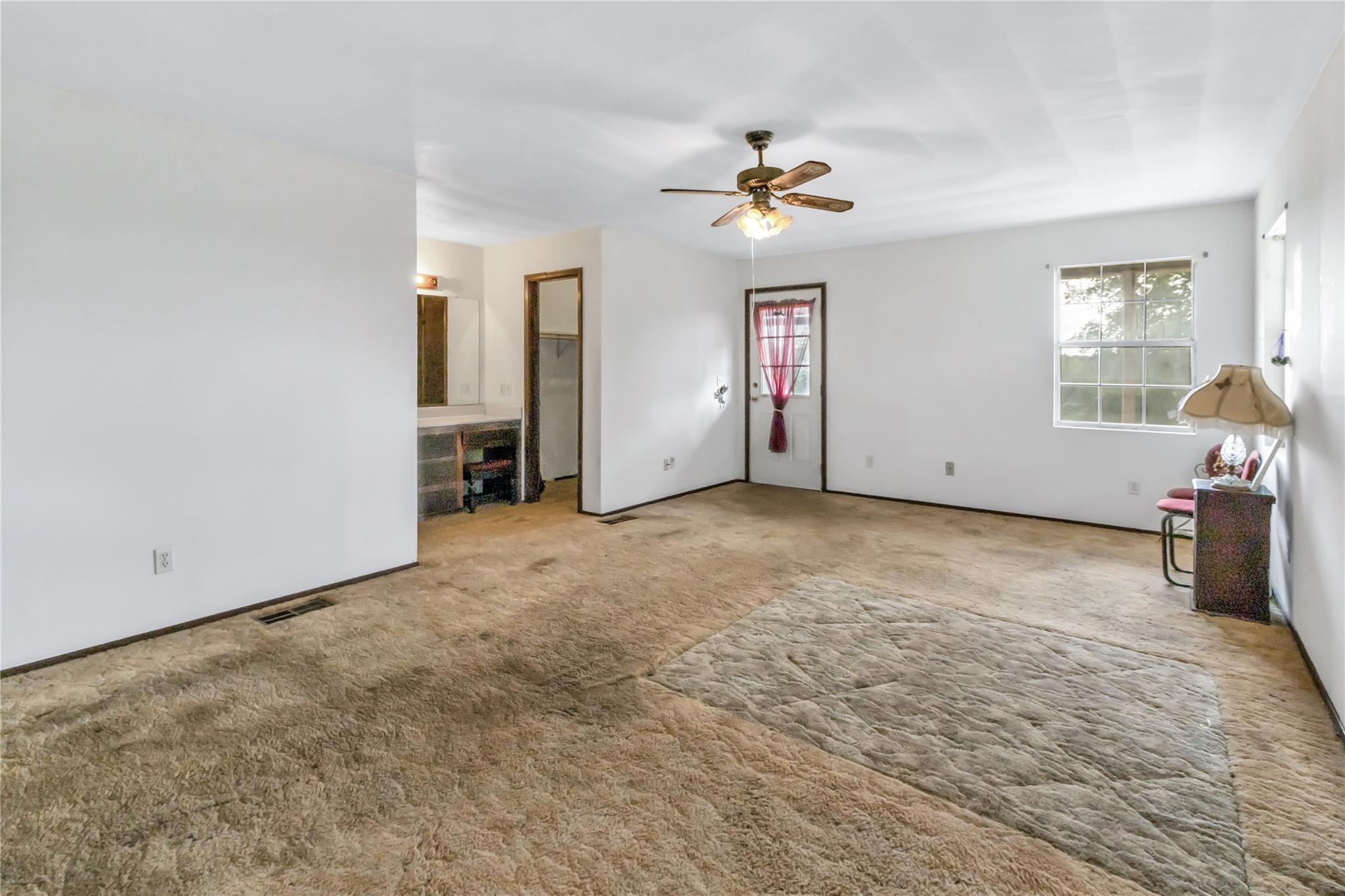 401 S Love Ave Property Photo 25