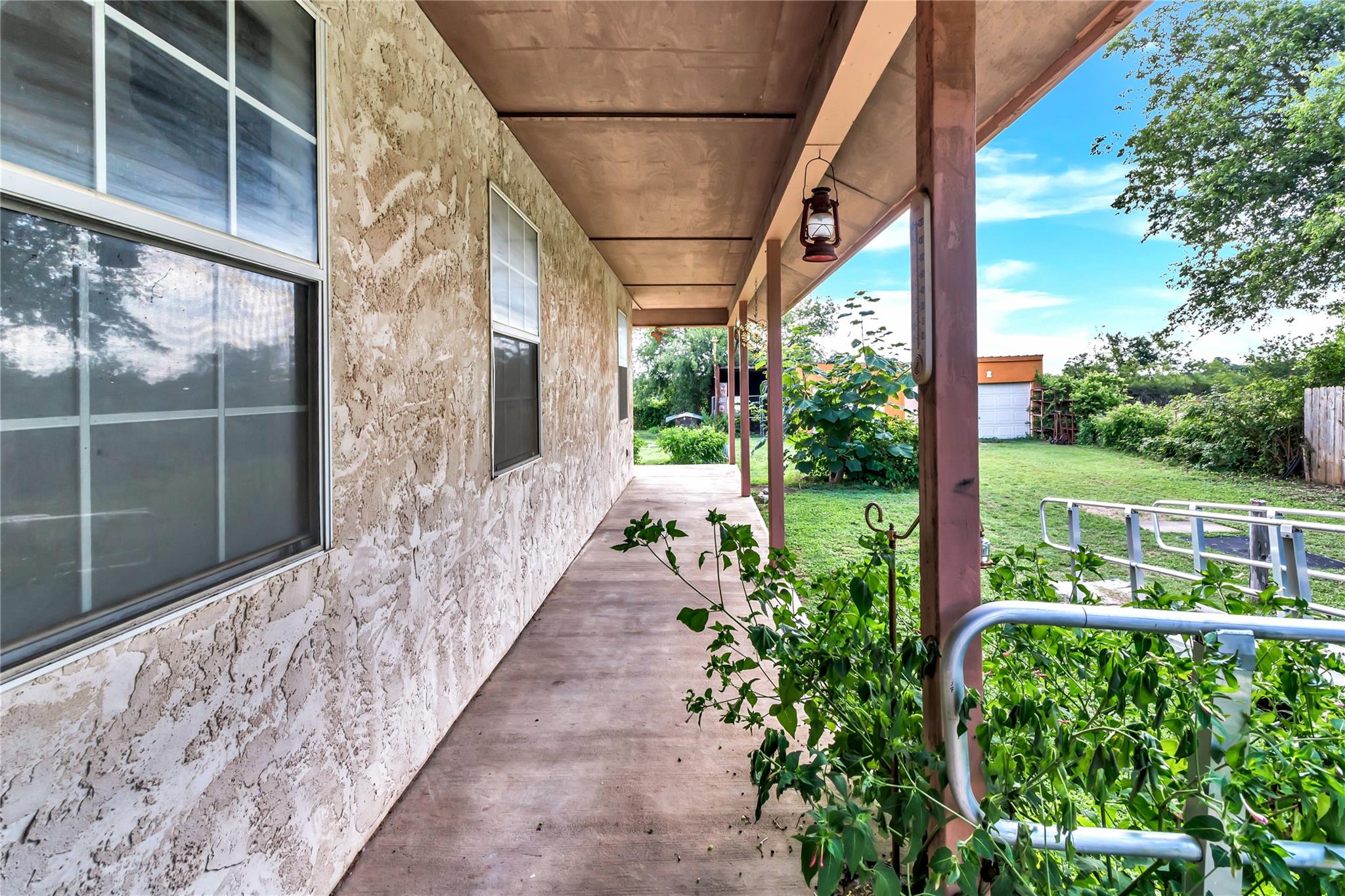 401 S Love Ave Property Photo 30