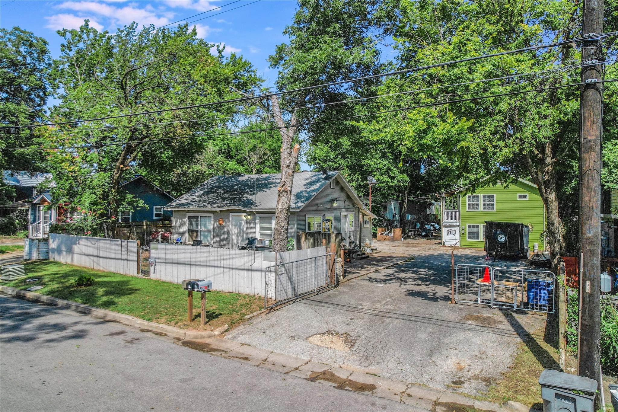 602 Allen St Property Photo 2