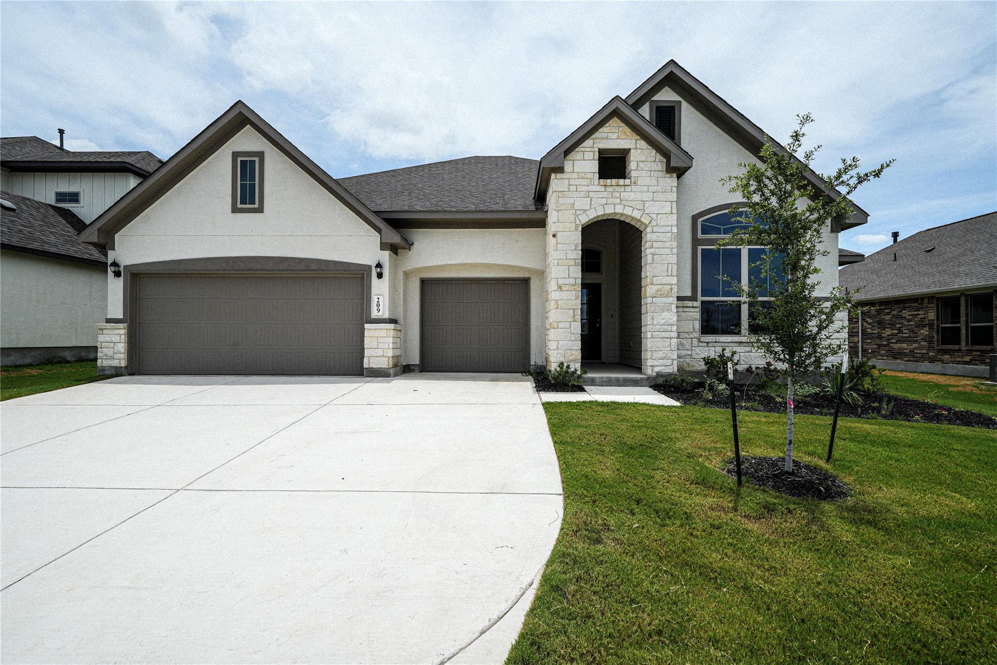 209 Canton Chase Property Photo 2