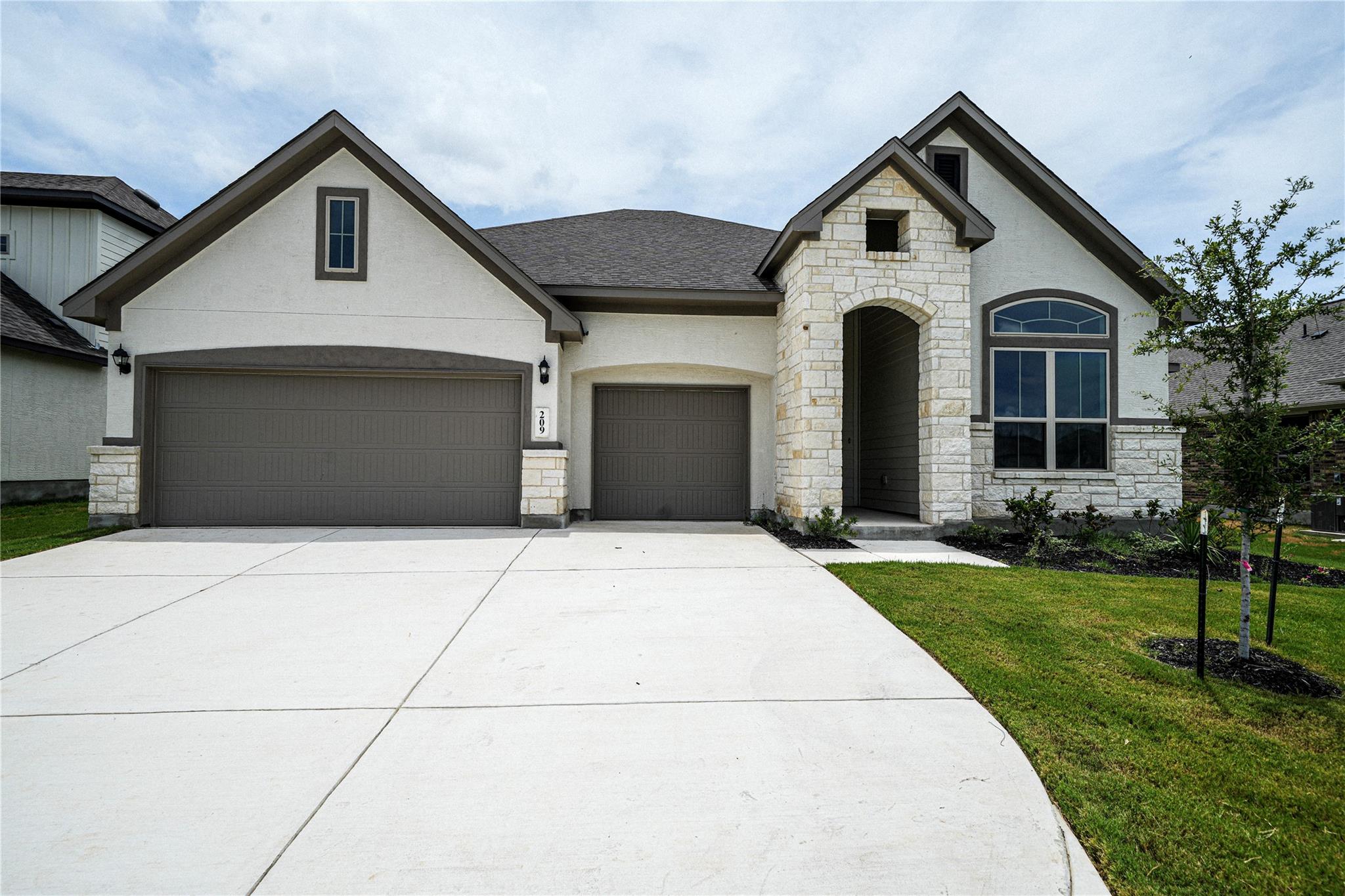 209 Canton Chase Property Photo 3