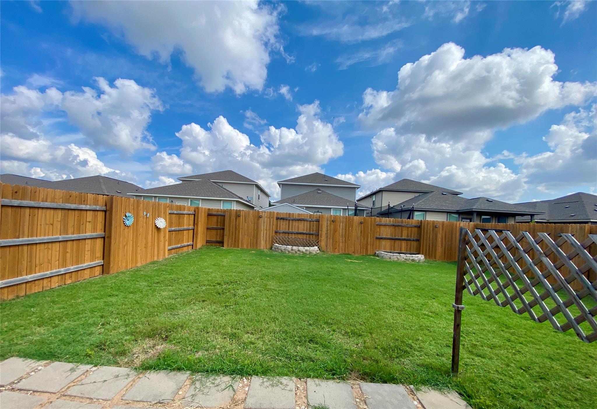 329 Trellis Blvd Property Photo 4