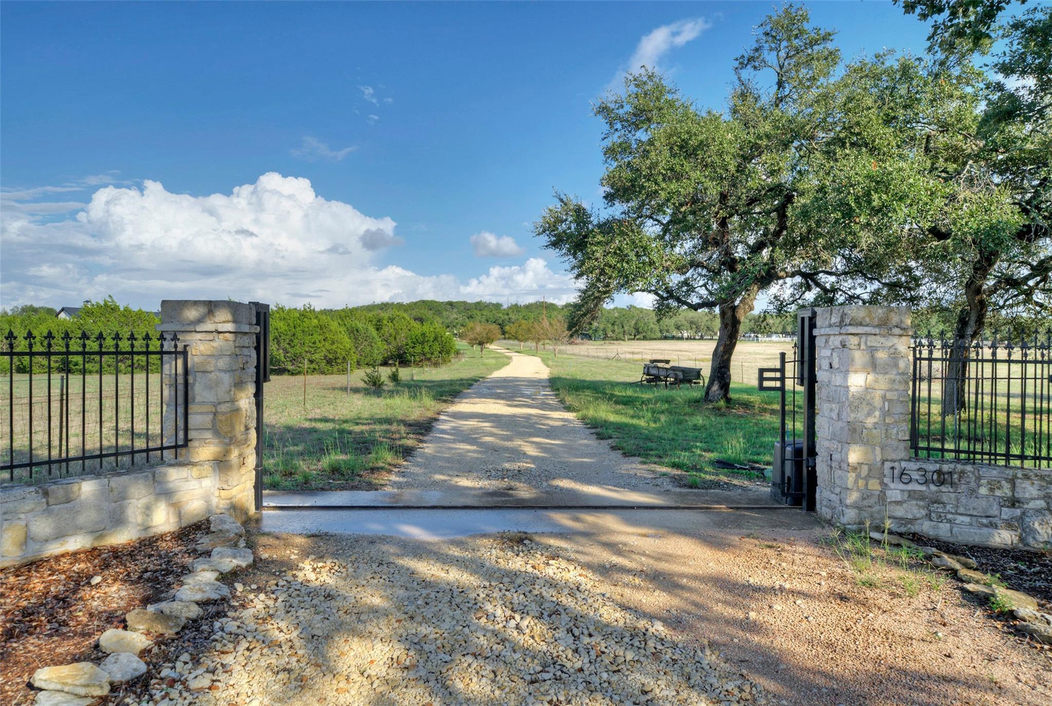 16301 Sawyer Ranch Rd Property Photo