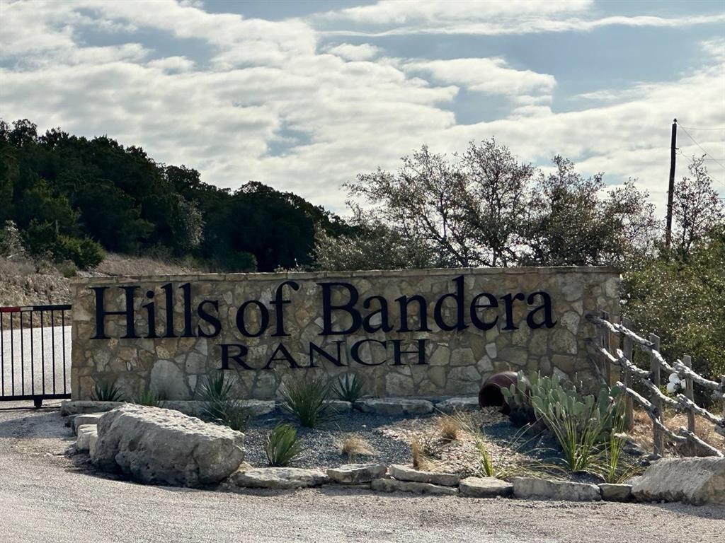 711 Hills Of Bandera Rd Property Photo