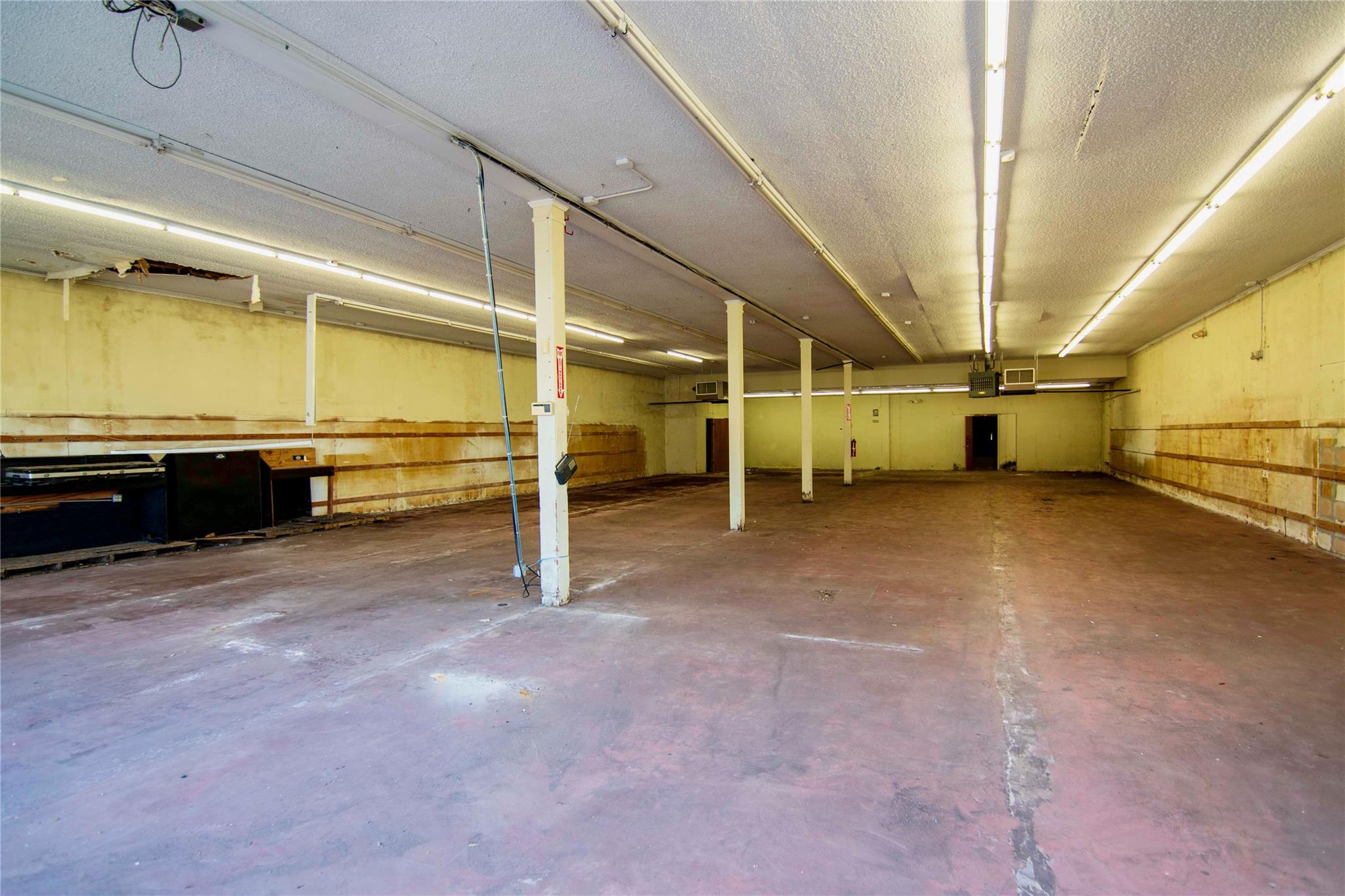 425 & 421 N Main St Property Photo 10