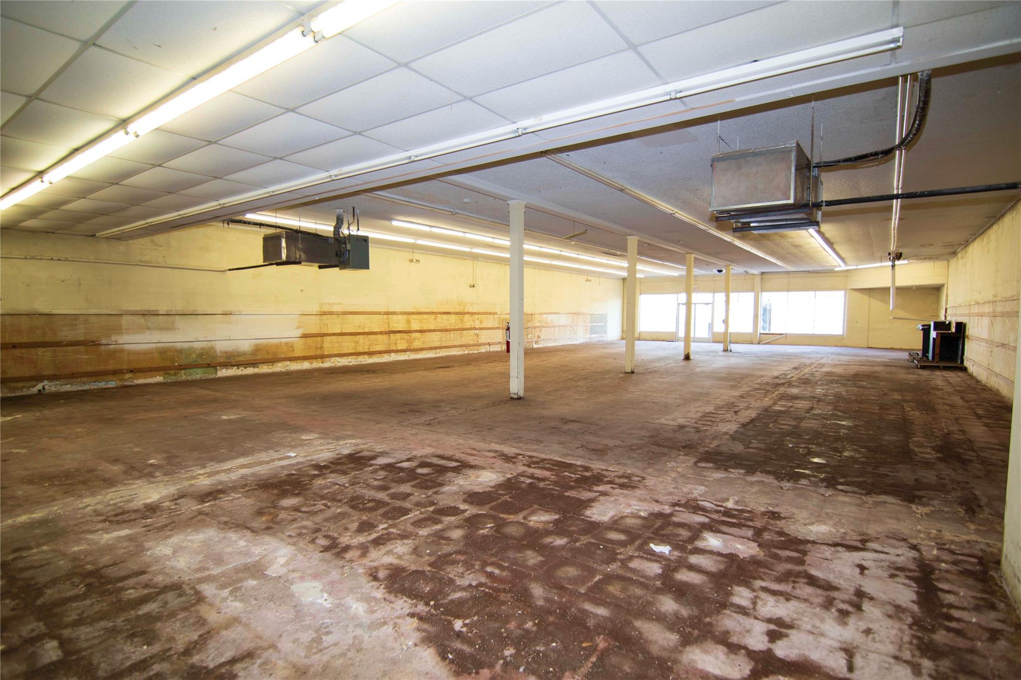 425 & 421 N Main St Property Photo 11