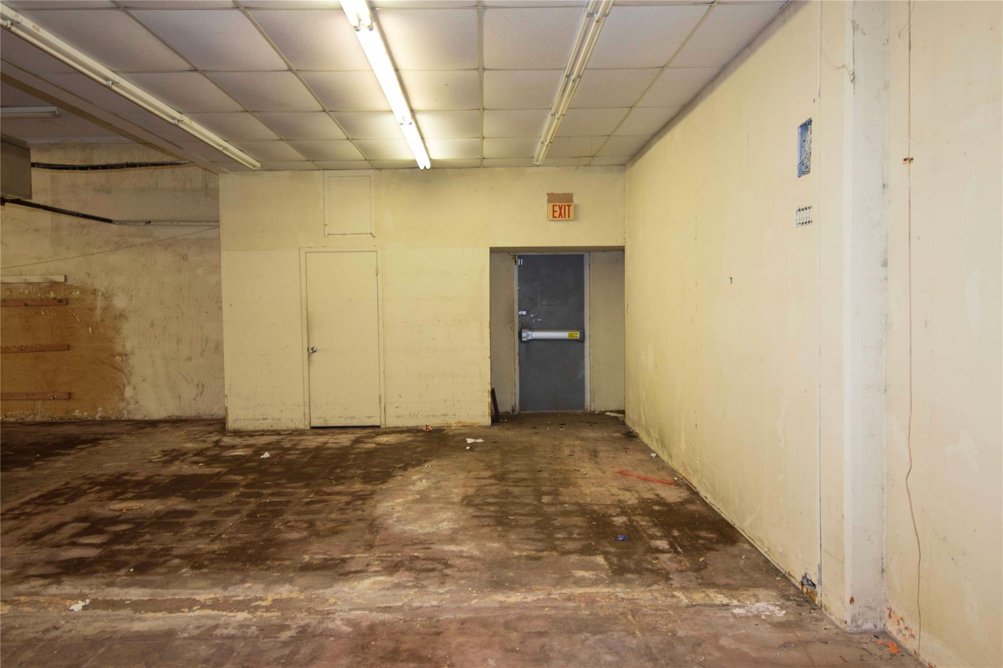 425 & 421 N Main St Property Photo 13