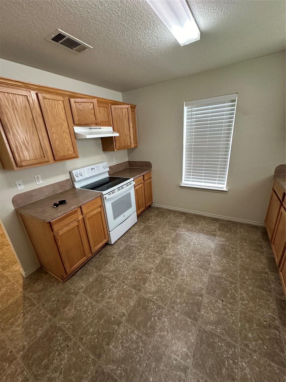 5004 Stonehaven Dr Property Photo 6