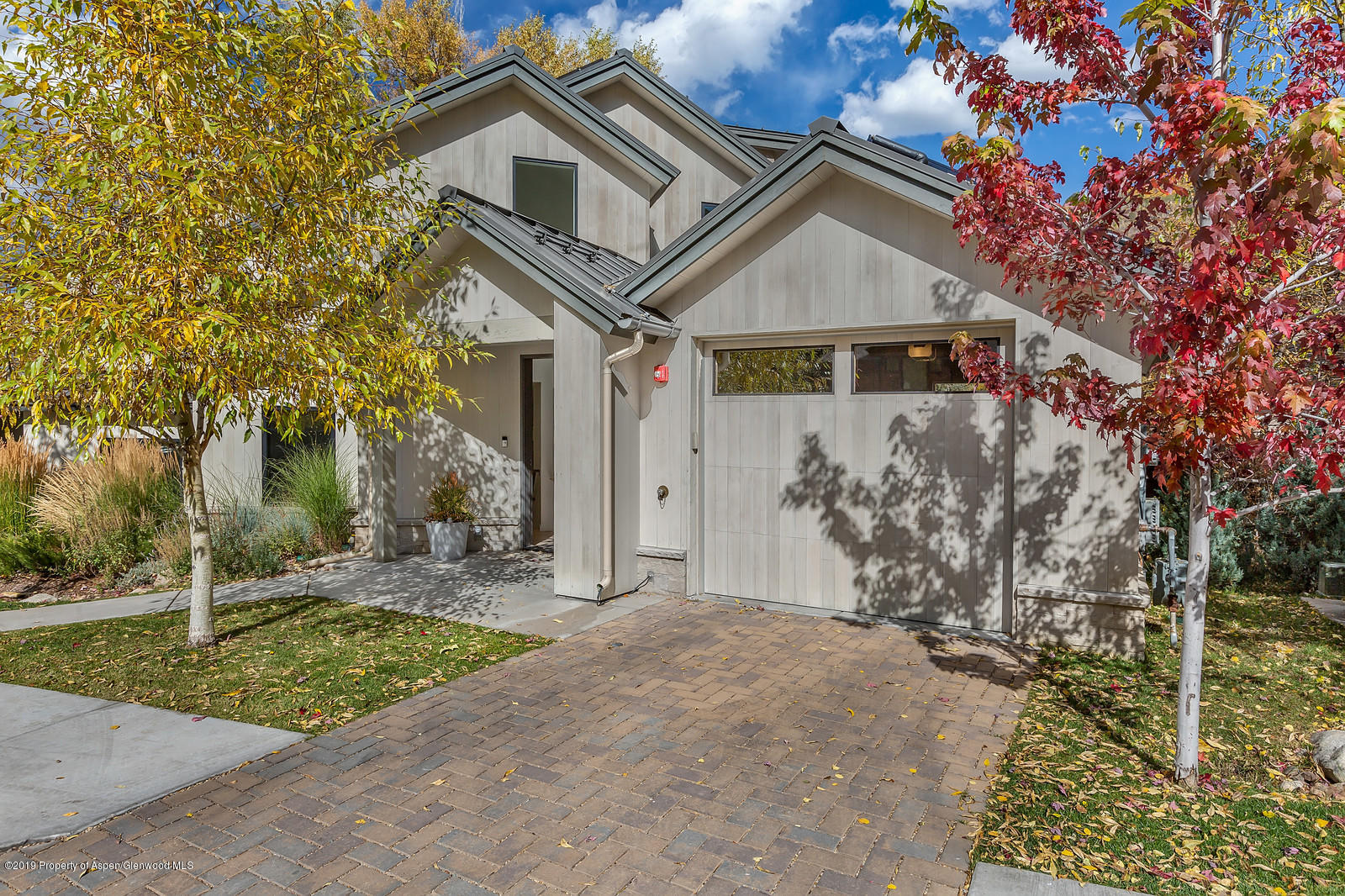 1098 E Waters Avenue Property Photo 43