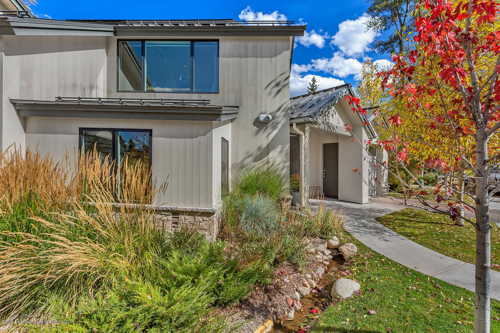 1098 E Waters Avenue Property Photo 44