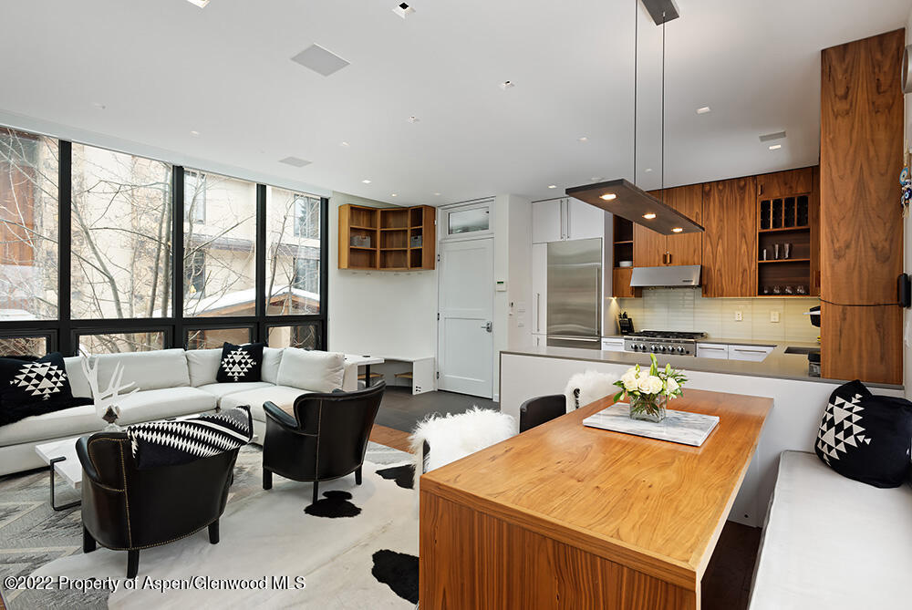 623 S Monarch Avenue, Unit C Property Photo 4
