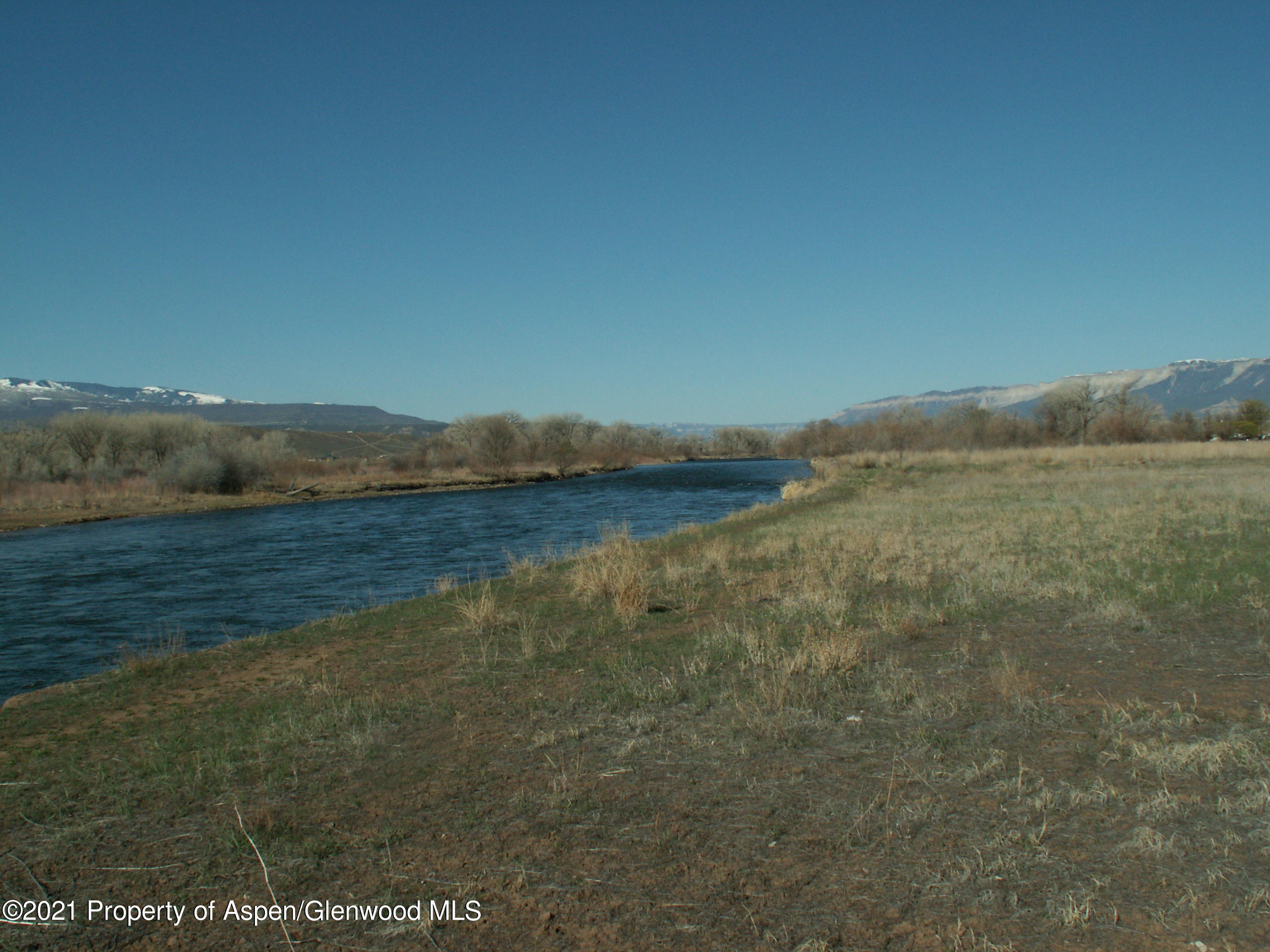 1421 River Frontage Road Property Photo 2