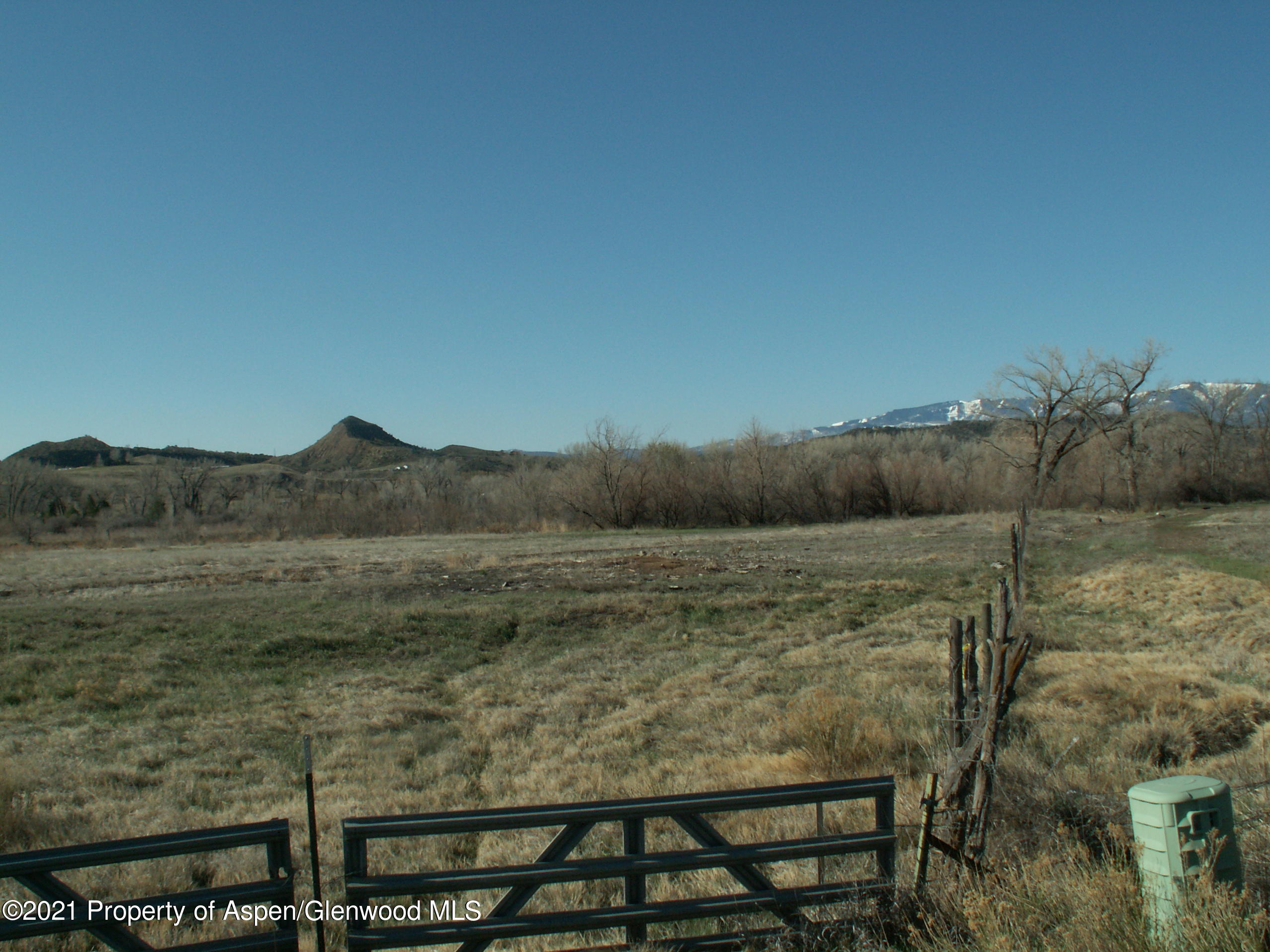 1421 River Frontage Road Property Photo 8