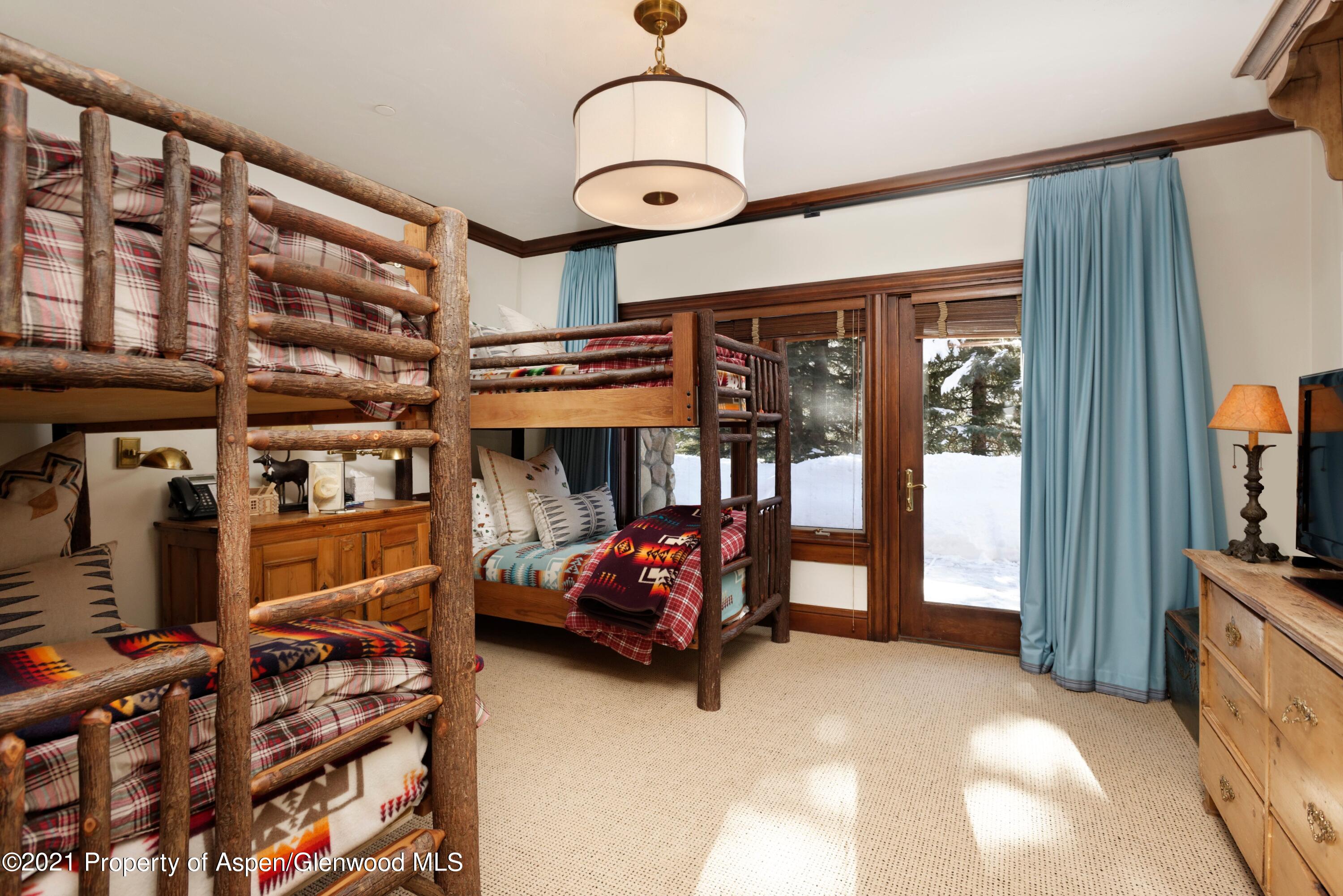411 Willoughby Way Property Photo 21