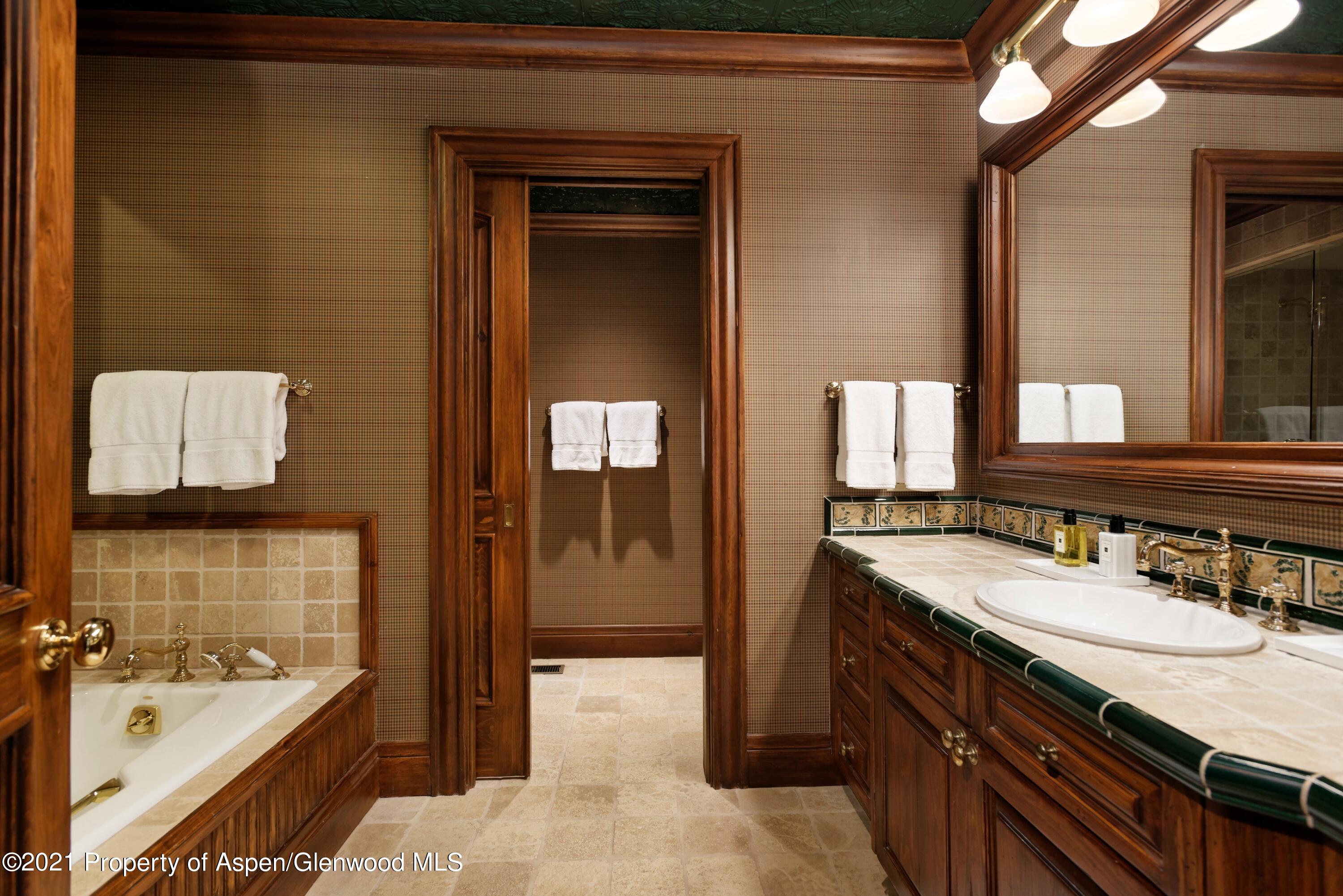 411 Willoughby Way Property Photo 24