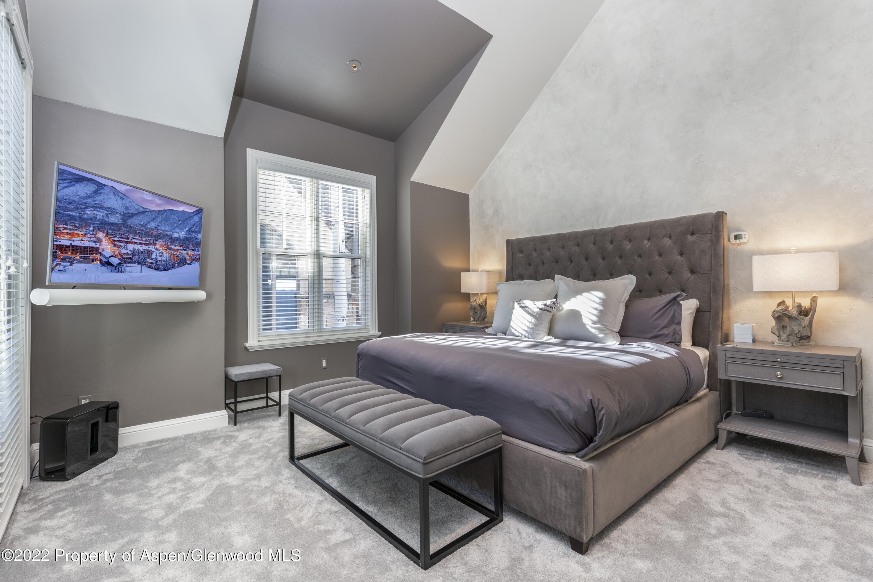 922 E Cooper Avenue Property Photo 3