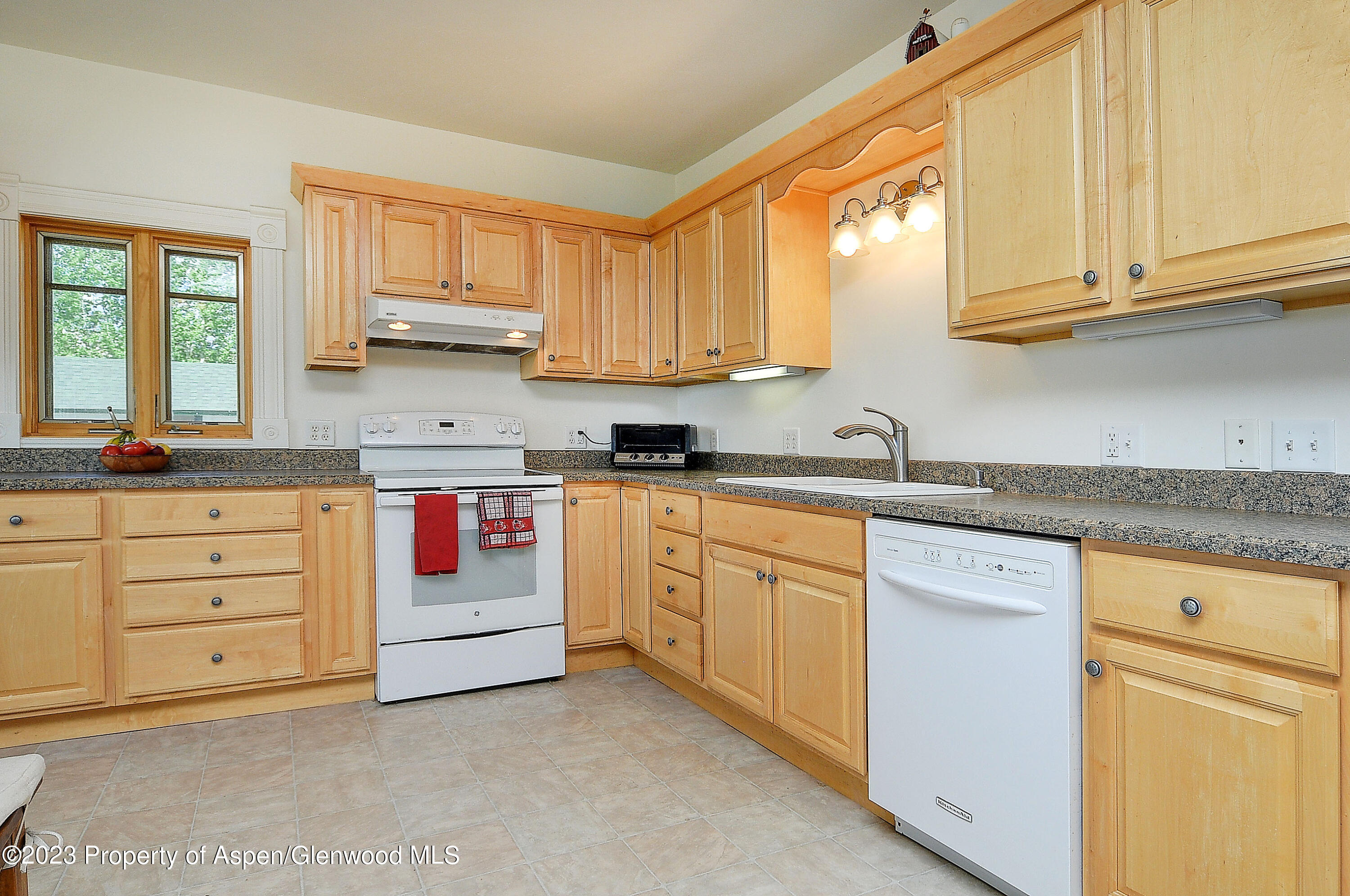 875 Hwy 300 Property Photo 9
